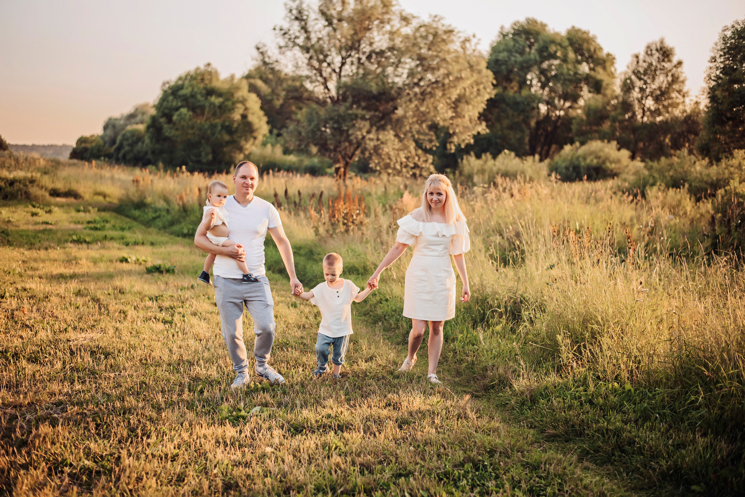 Виктория и Дмитрий с детками. Детский и семейный фотограф выпускной альбом Приморско-Ахтарск