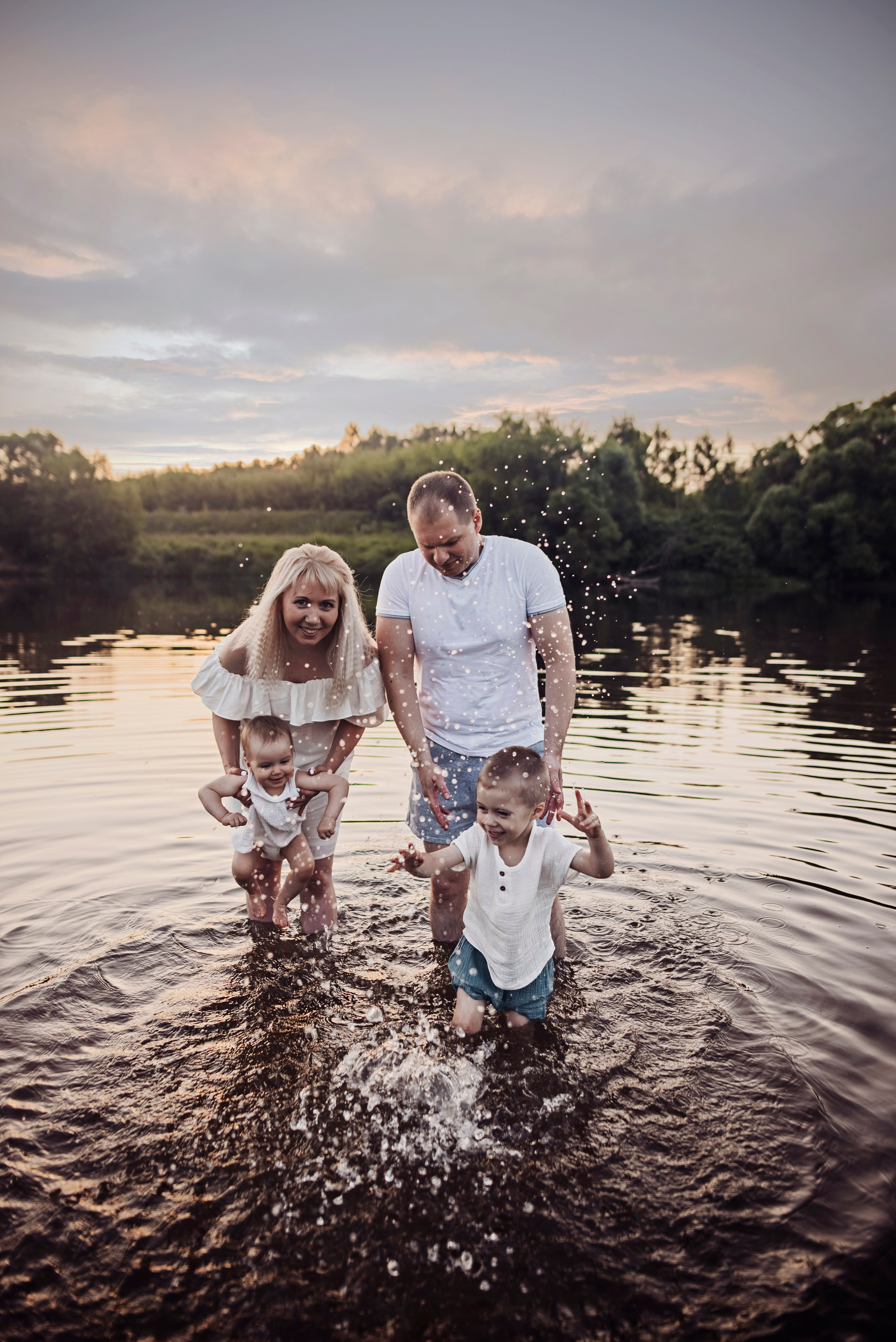 Виктория и Дмитрий с детками. Детский и семейный фотограф выпускной альбом Приморско-Ахтарск