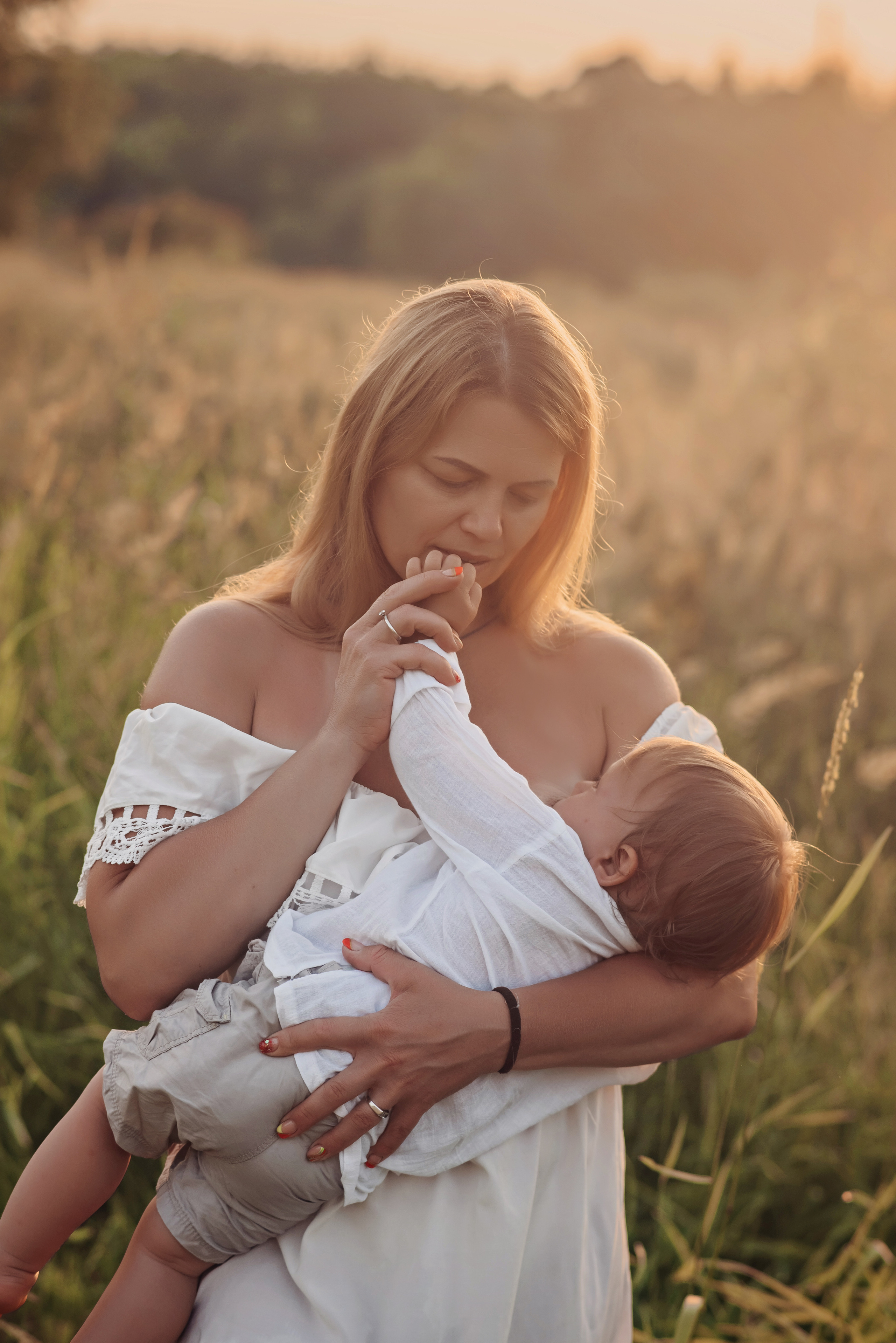 Наталья с детками у реки. Детский и семейный фотограф выпускной альбом Приморско-Ахтарск