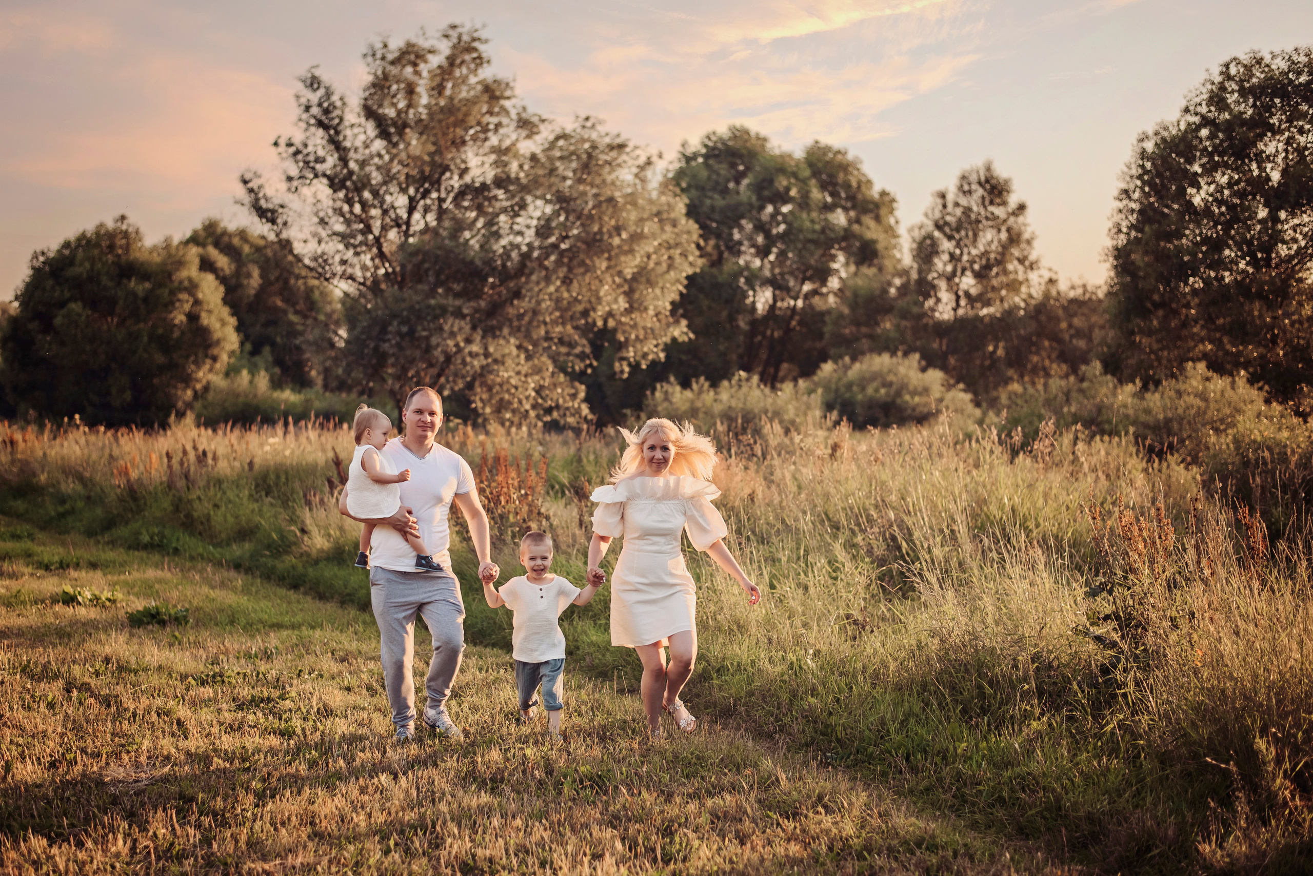Виктория и Дмитрий с детками. Детский и семейный фотограф выпускной альбом Приморско-Ахтарск