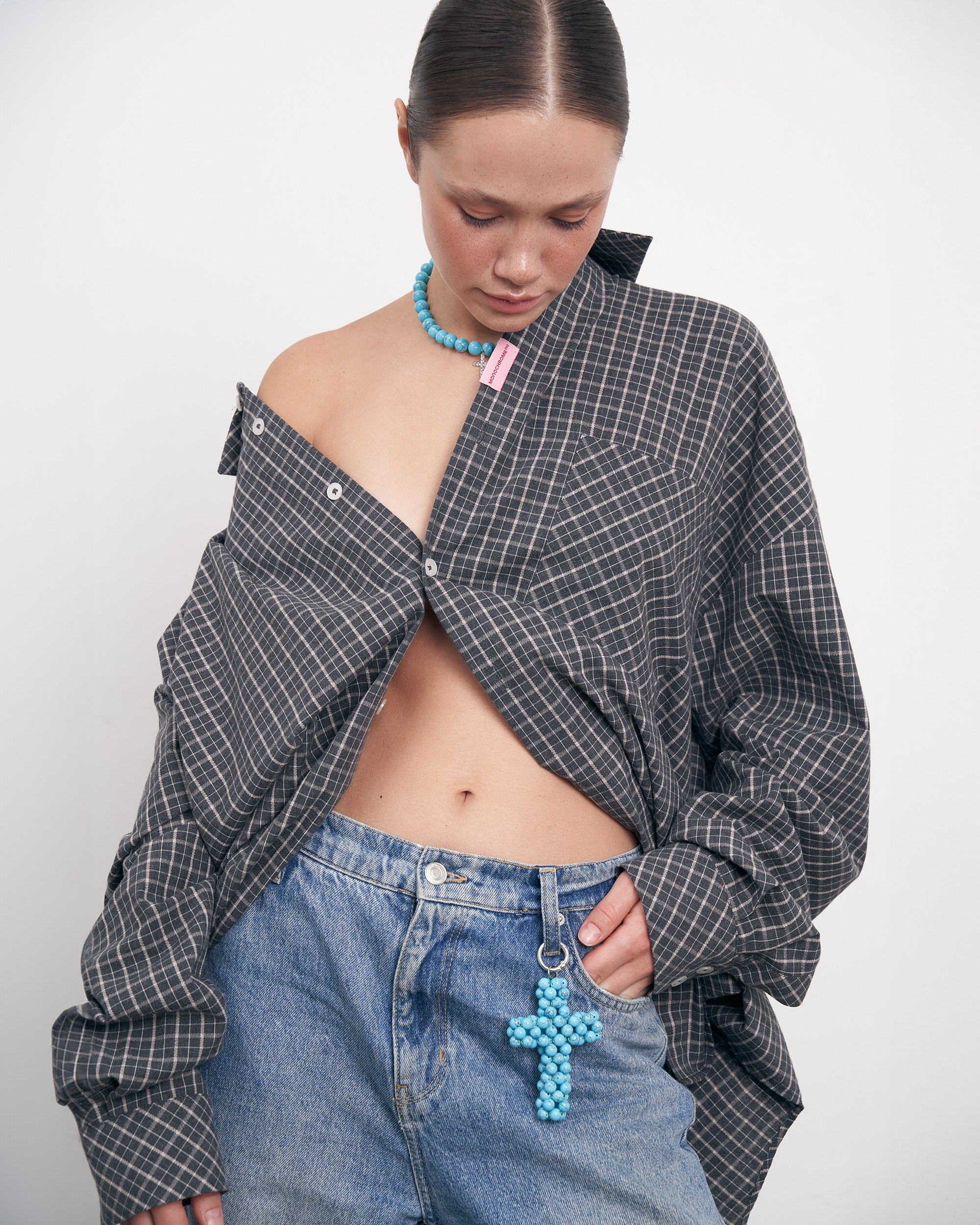 Стильная фотосъемка украшений на модели