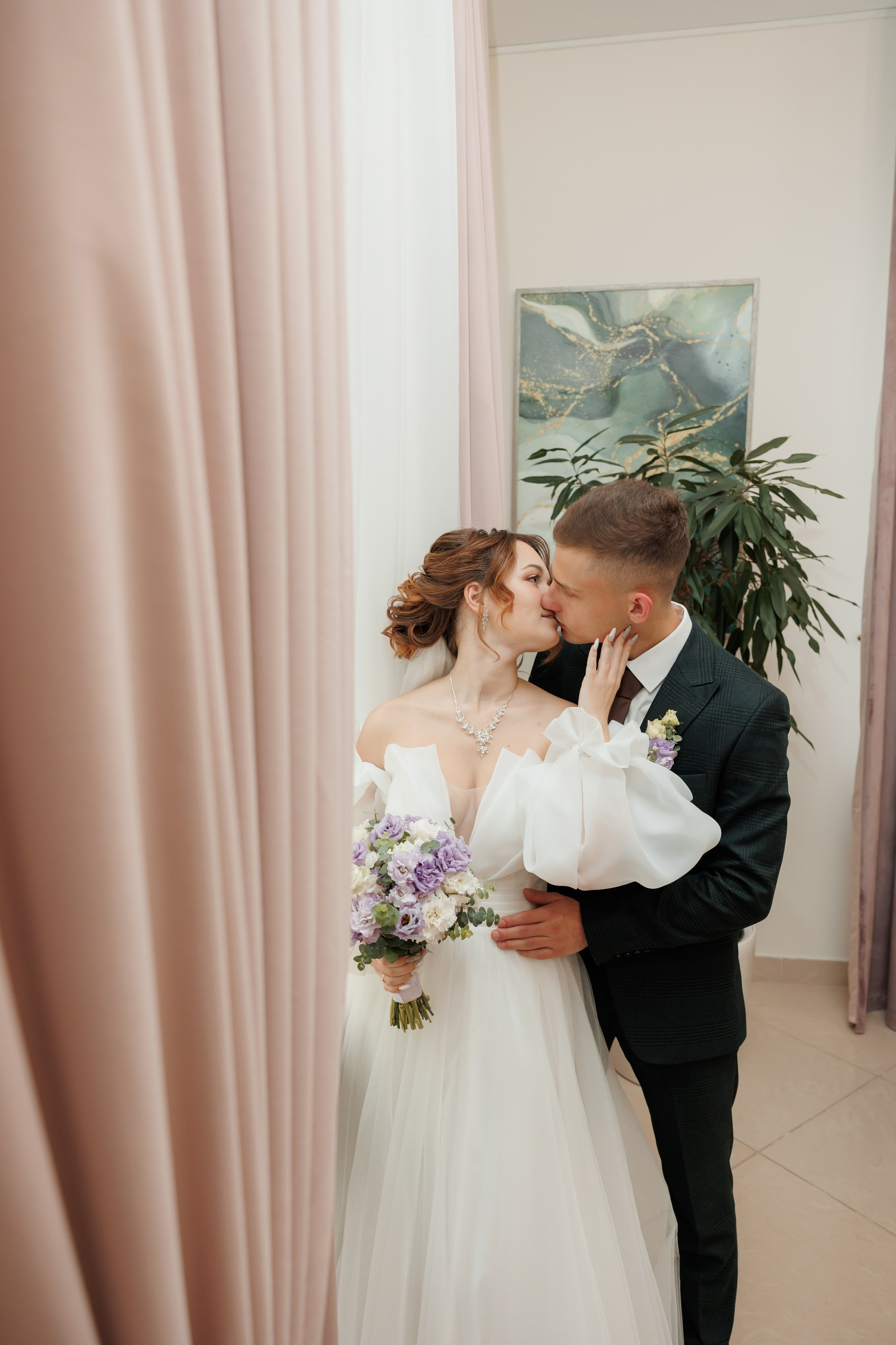 Константин и Дарья, ЗАГС ВДНХ, отель Soluxe, ресторан «Антик». Свадебный и репортажный фотограф (Москва, Королев и другие)