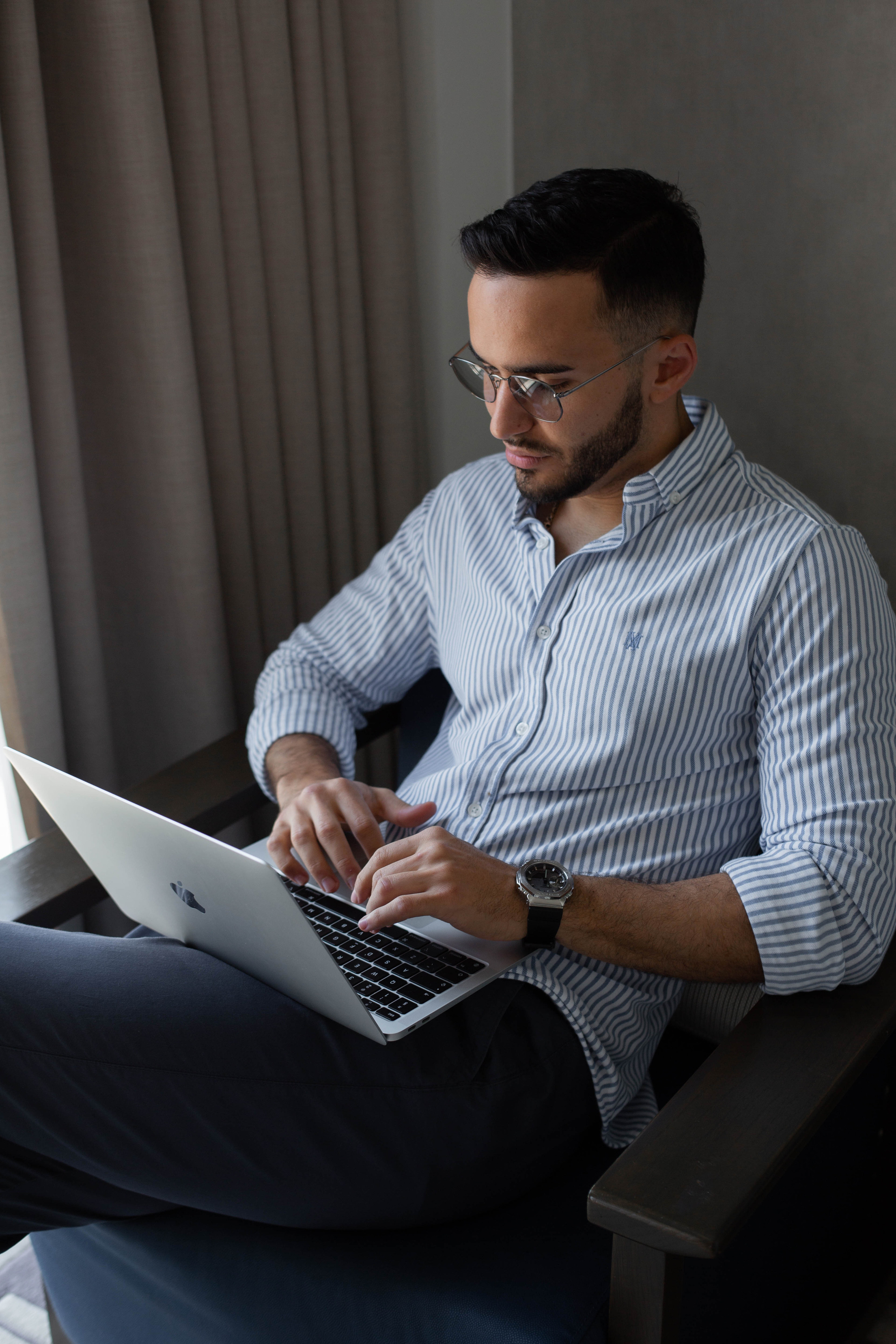 Anton. Business portrait in hotel