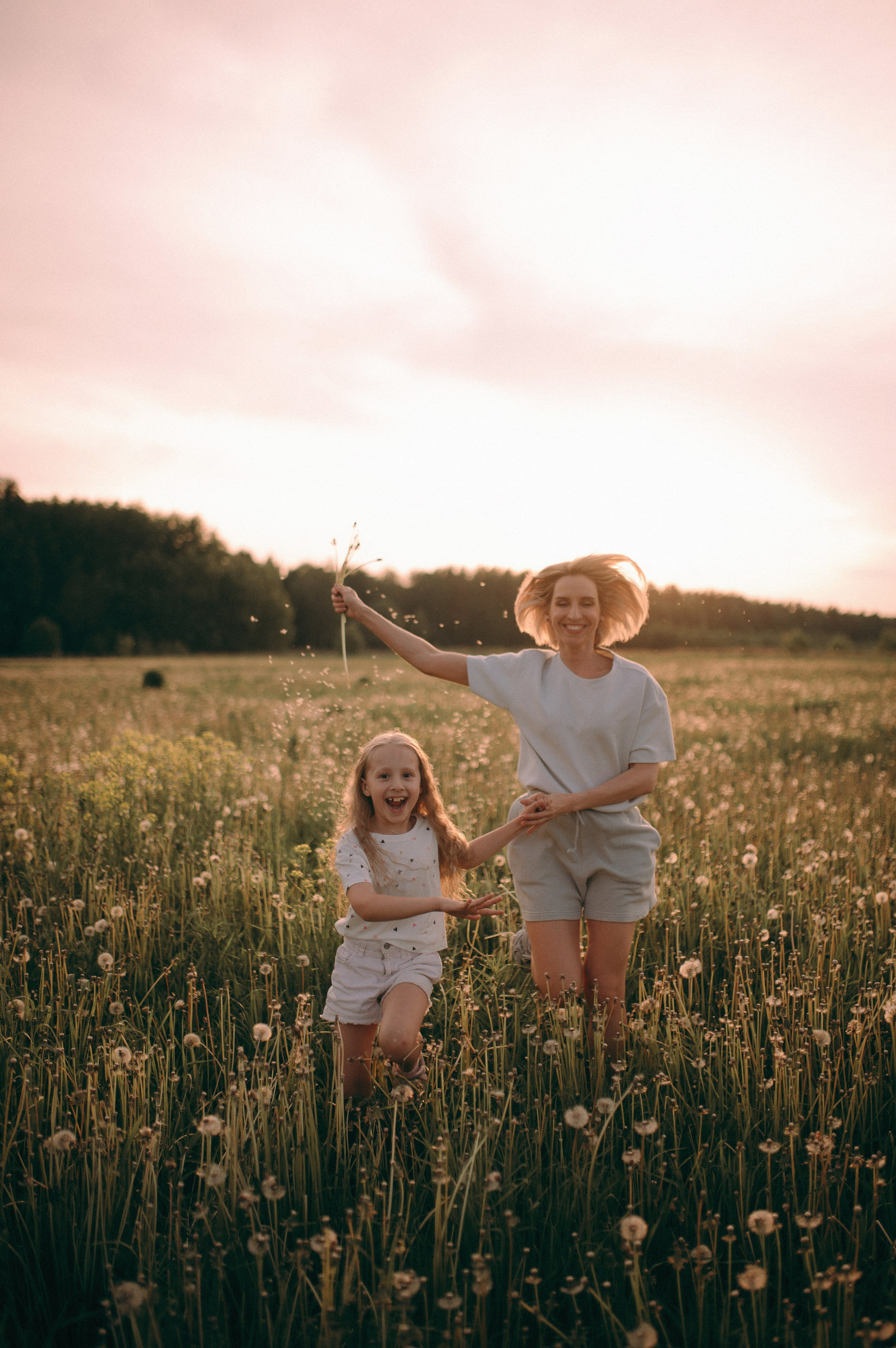 Валя и Лена. Фотограф, г. Лесной Свердловской области