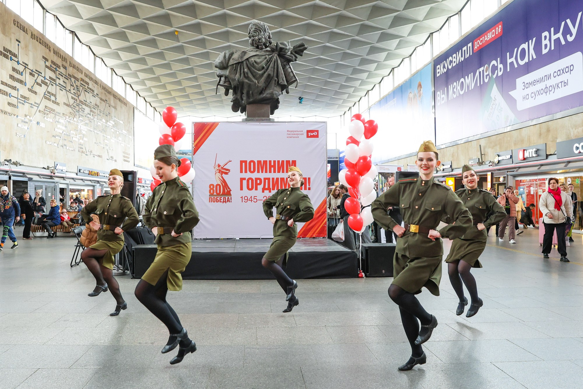 Концерт к 9 мая на Московском вокзале. Фотограф Дарья Попова