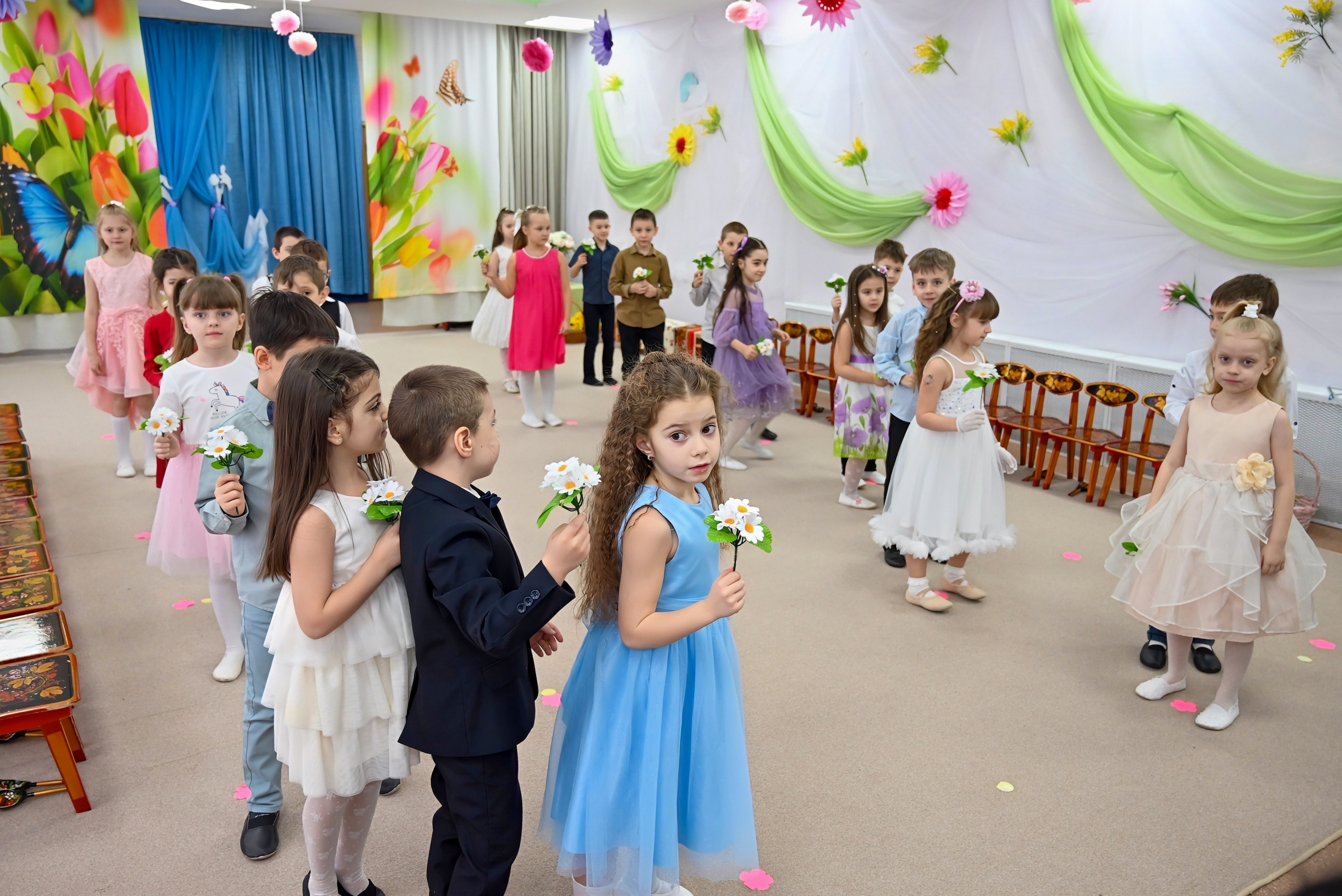 Праздник в группе Цветик семицветик. Семейный и детский фотограф Москва