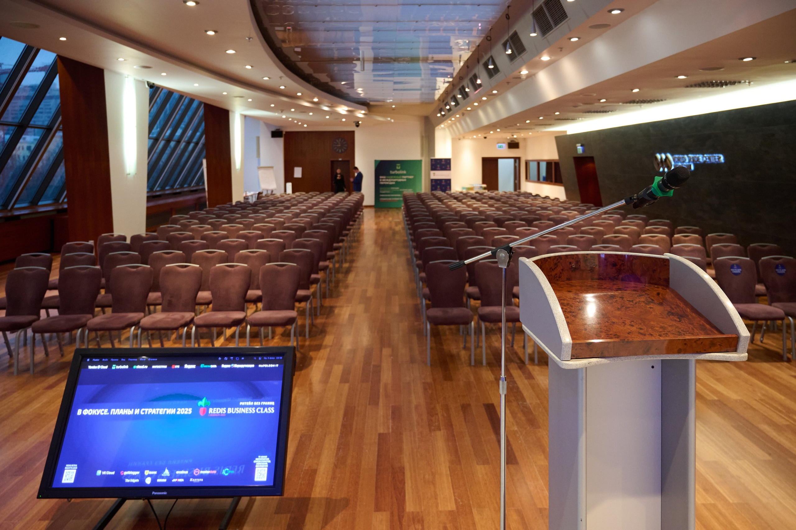 Redis Business Class — В фокусе. Планы и стратегии 2025. Репортажный фотограф в Москве и Санкт-Петербурге — Профессиональная съёмка мероприятий | Данила Золкин