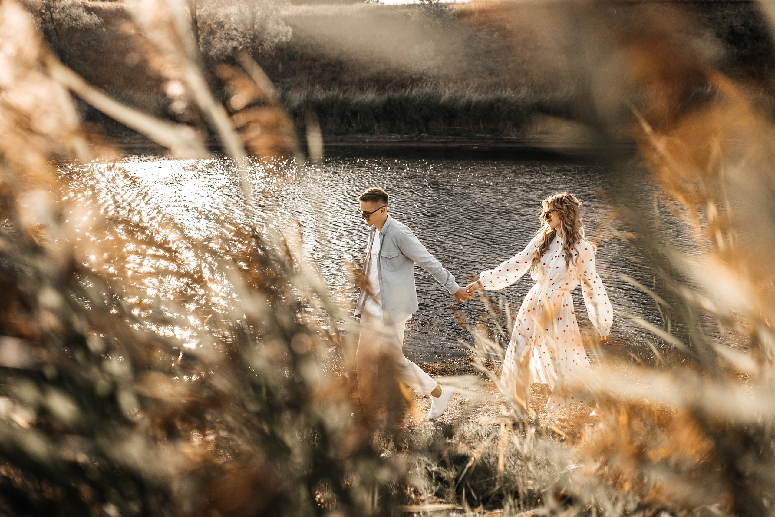 Здравствуйте! Я&nbsp;свадебный фотограф из&nbsp;Ульяновска, работаю в&nbsp;том числе по&nbsp;всей России и&nbsp;с&nbsp;выездом за&nbsp;границу. Снимаю свадьбы, lovestory, корпоративы, светский репортаж. Провожу обучение по&nbsp;фотографии, мастер-классы и&nbsp;воркшопы для других фотографов.