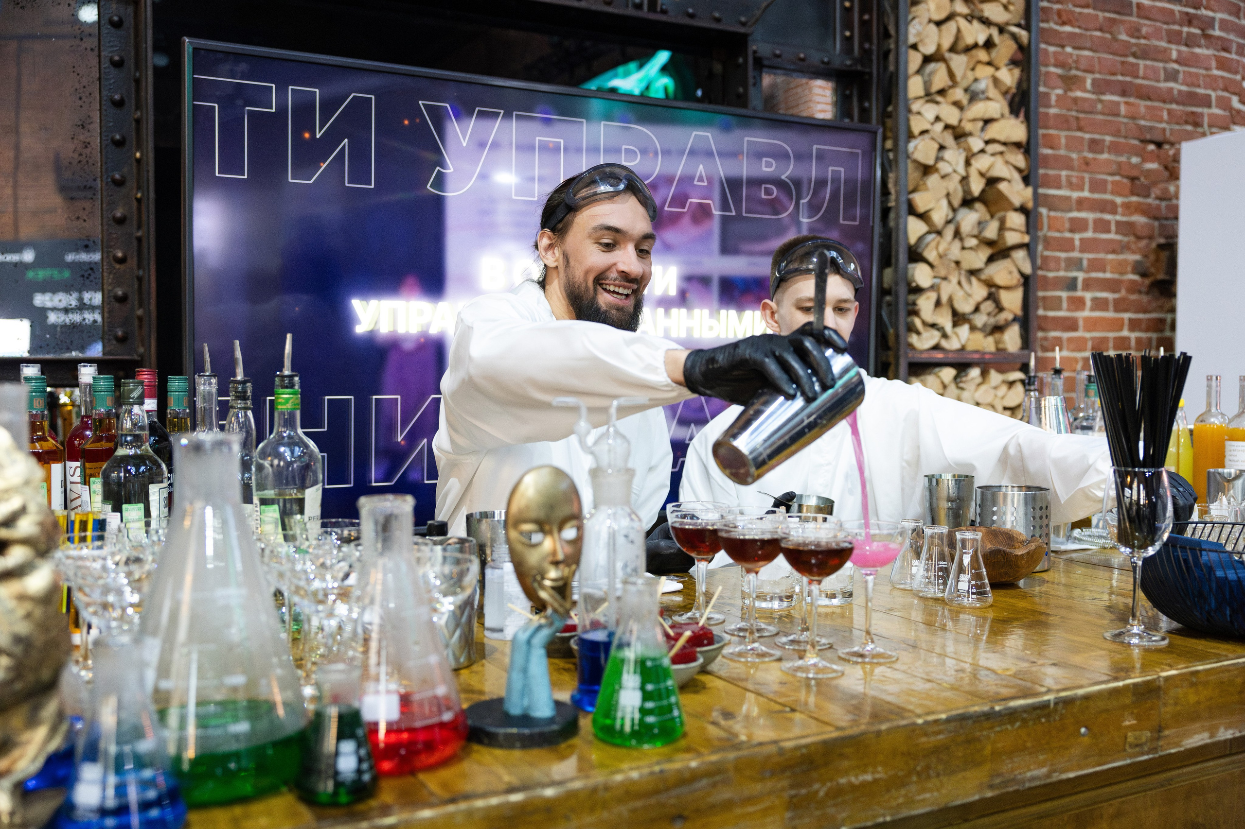 Data Summit 2025 (1). Свадебный репортажный фотограф в Москве