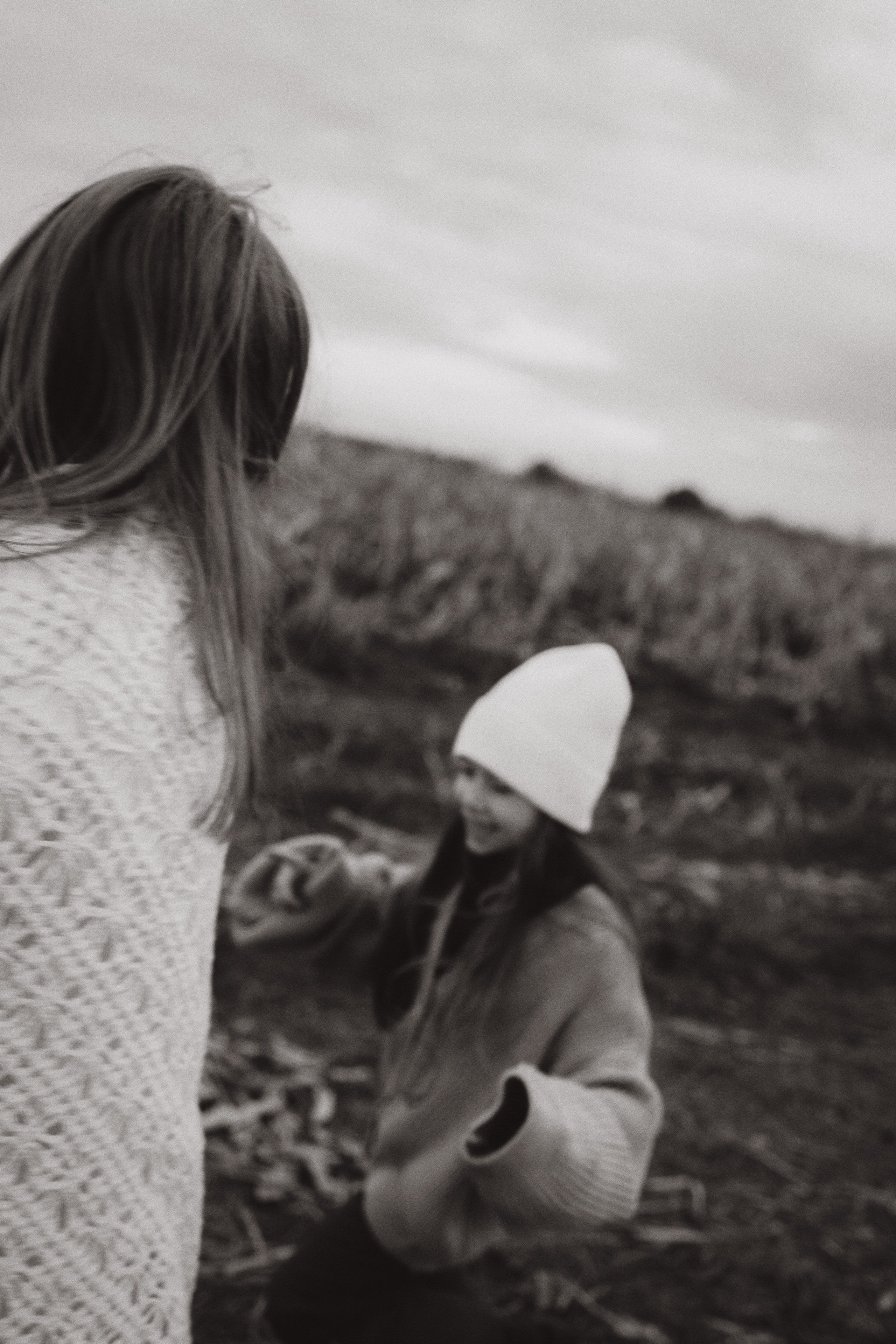 Оля, Ксюша и кукуруза. Фотограф Елена Рябцева