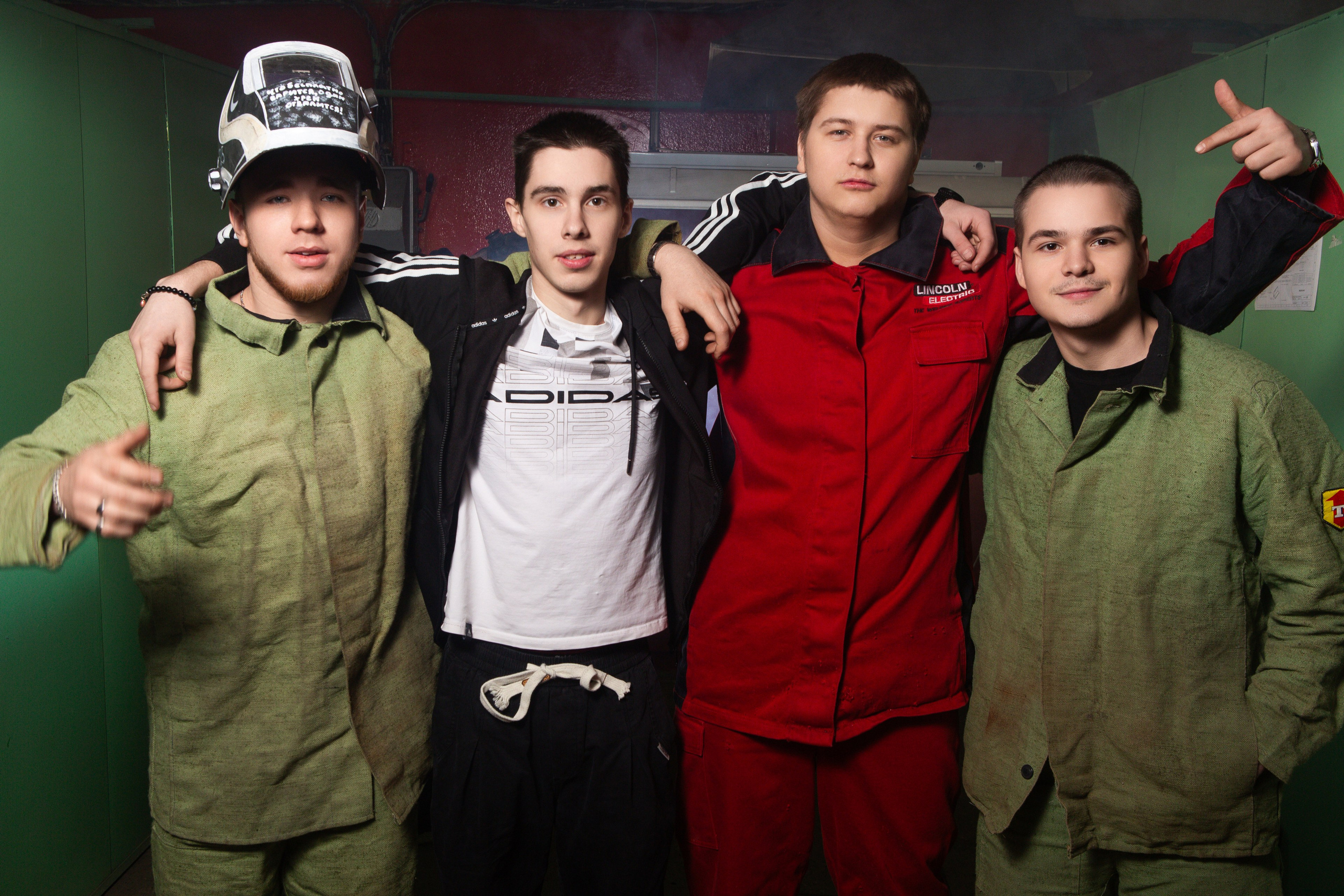 Фотосессия в Цеху для Выпускников Сварочного Производства | Твой Альбом Мценск. ТВОЙ АЛЬБОМ / ТВОИ ПРАВИЛА