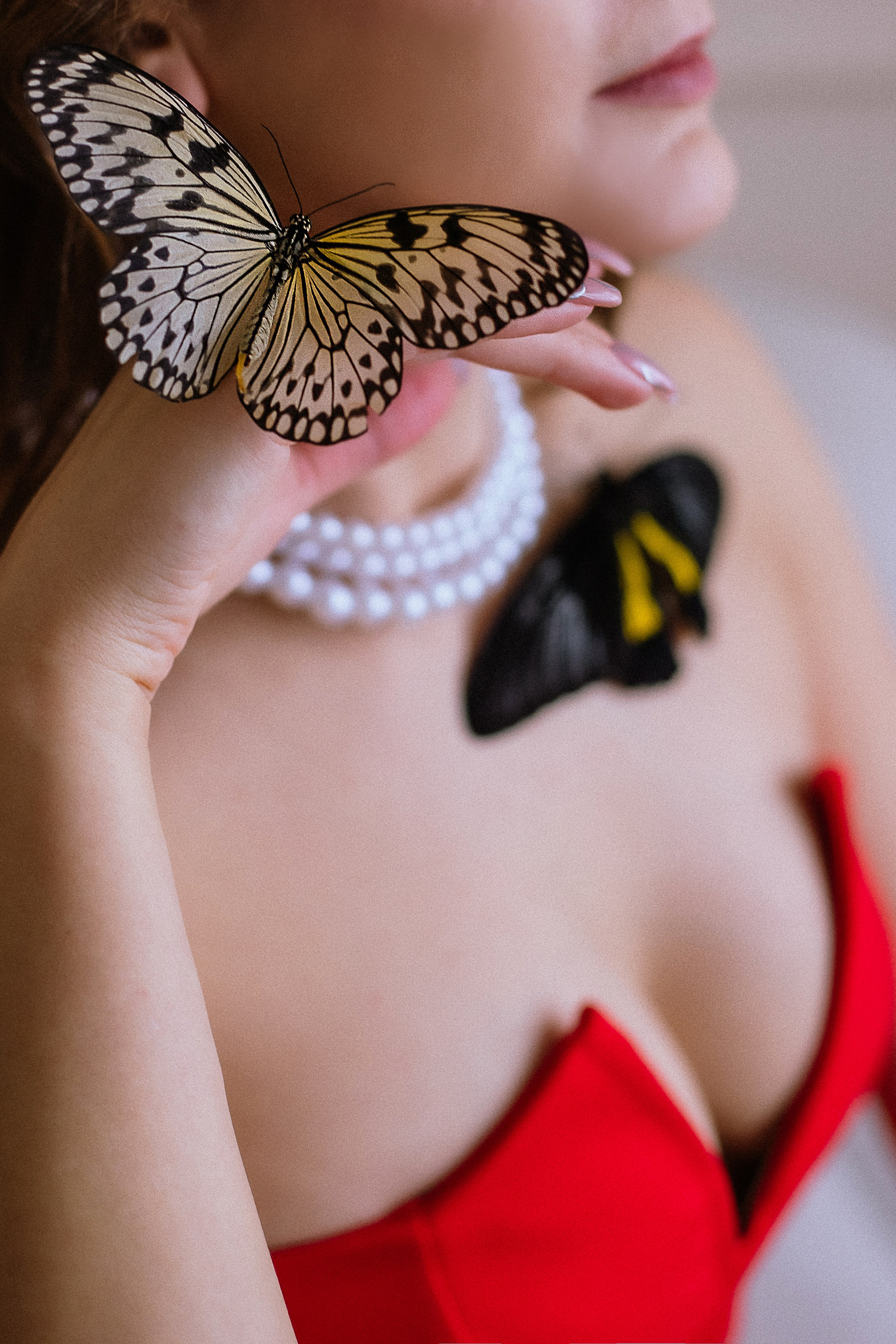 ЖЕНСКИЙ ПОРТРЕТ с бабочками. Фотограф Екатеринубрг/Верхняя Пышма