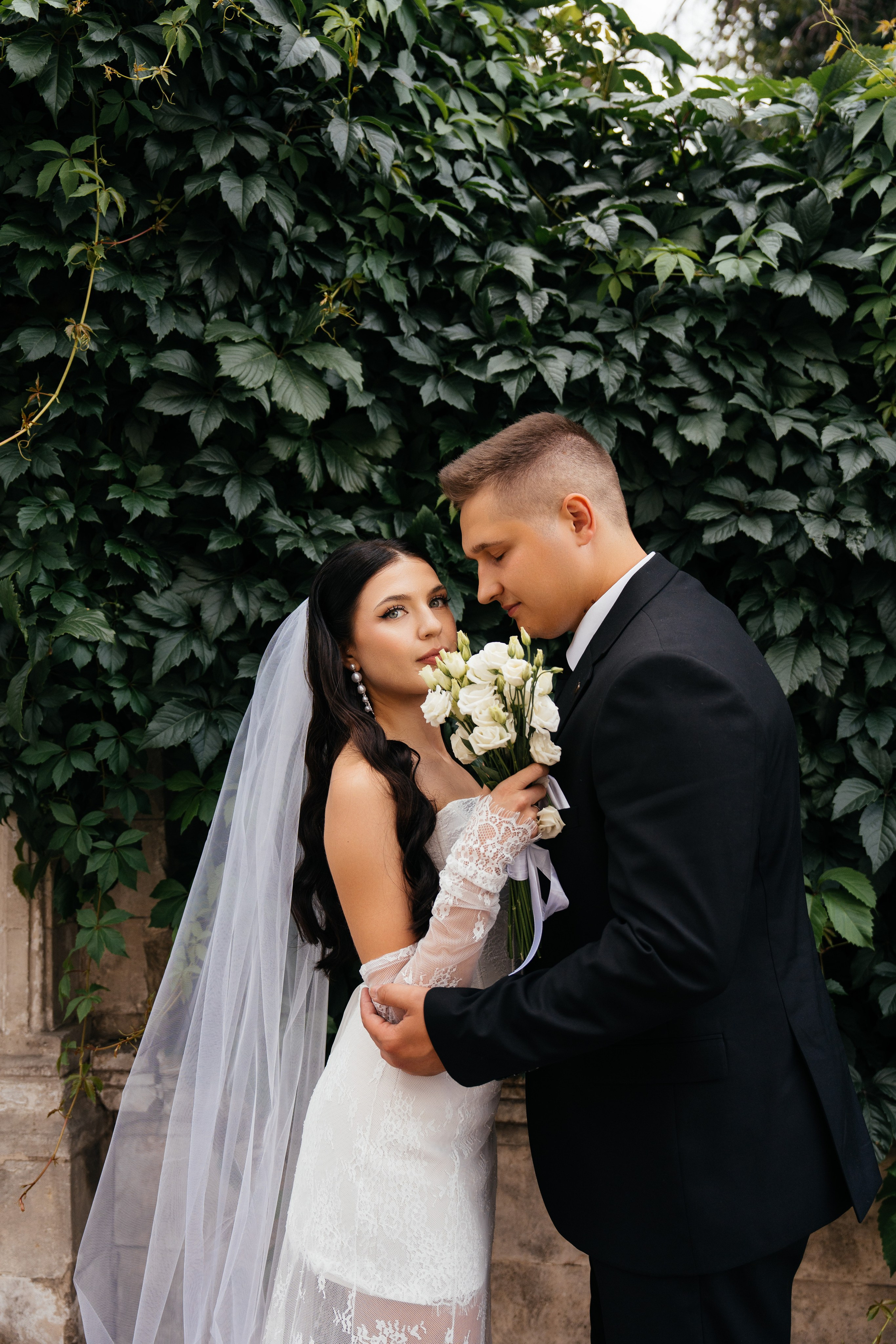 Свадебная фотосессия в Москве у высотки на Котельнической набережной. Свадебный фотограф в Москве Анна Полушина