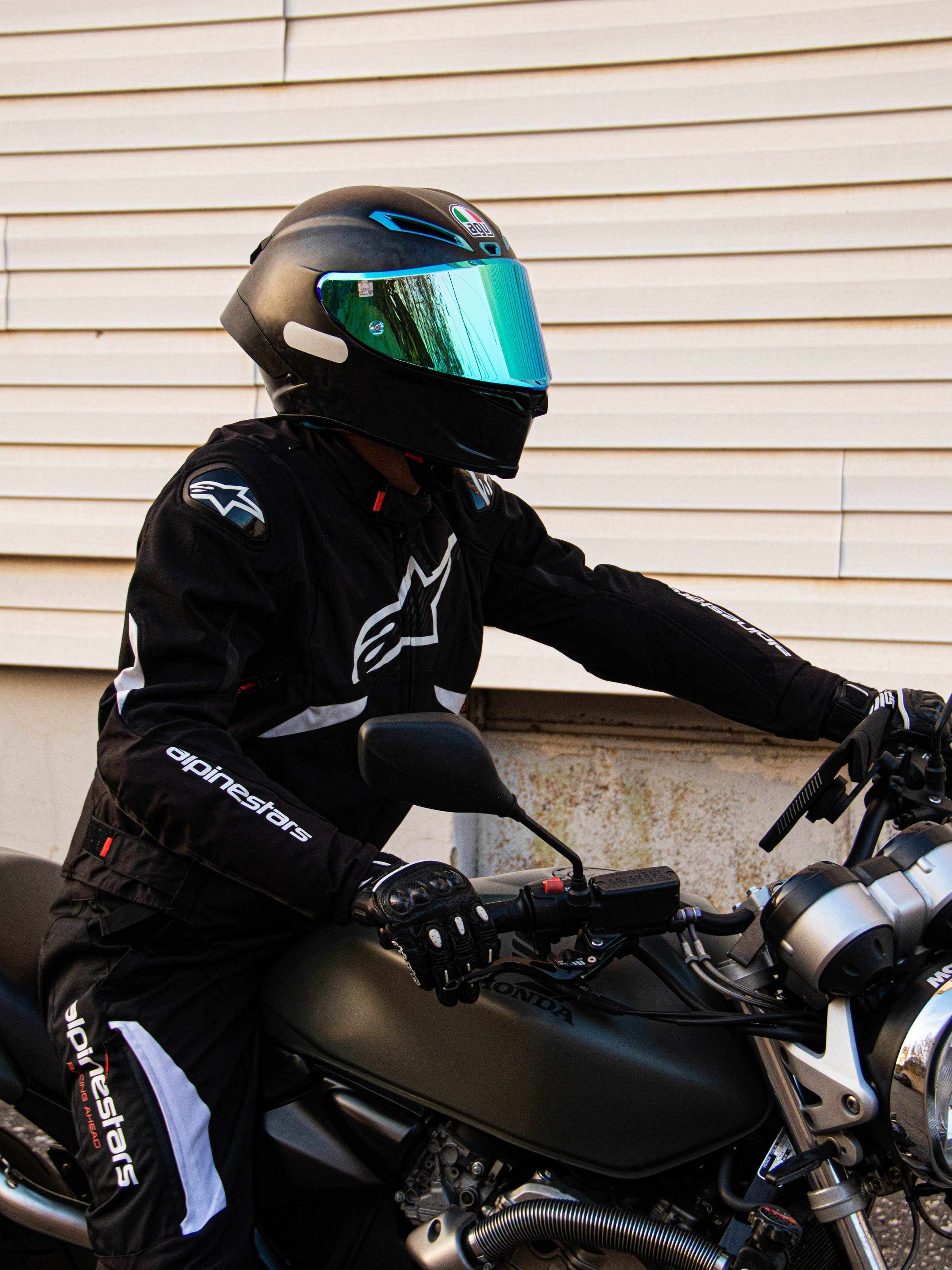 Мотоциклетный шлем. «Матрица»