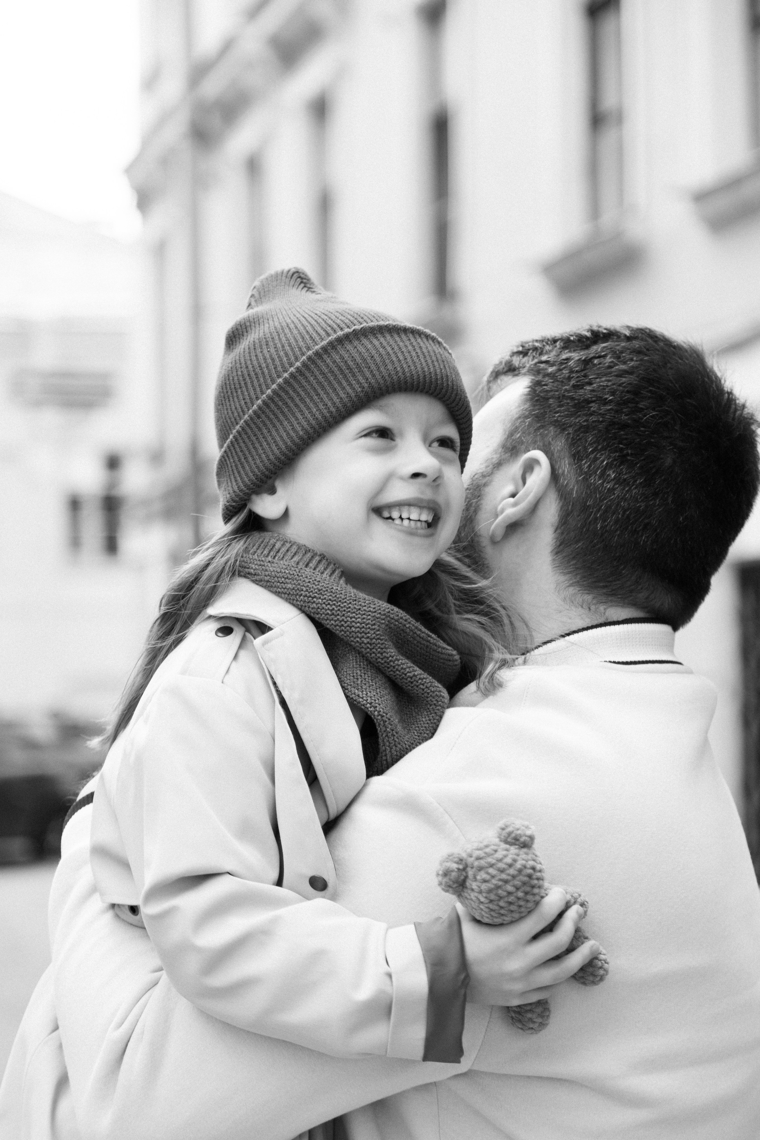 Весенняя фотопрогулка папы и дочки на Васильевском острове. Детский и контент фотограф Надя Волкова Санкт-Петербург