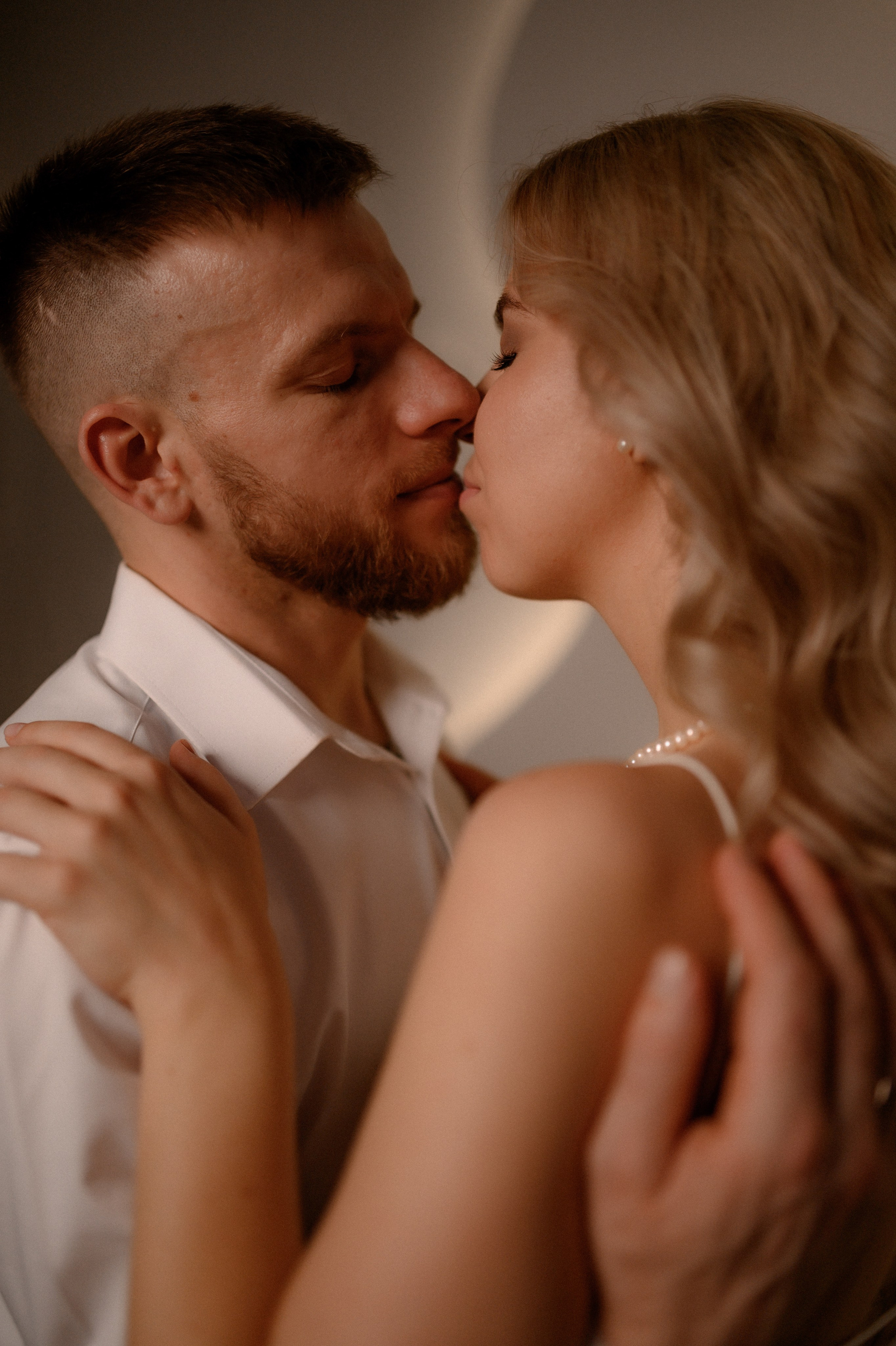 Коля и Алёна в студии. Семейный и свадебный lifestyle-фотограф в Москве Мария Петрова