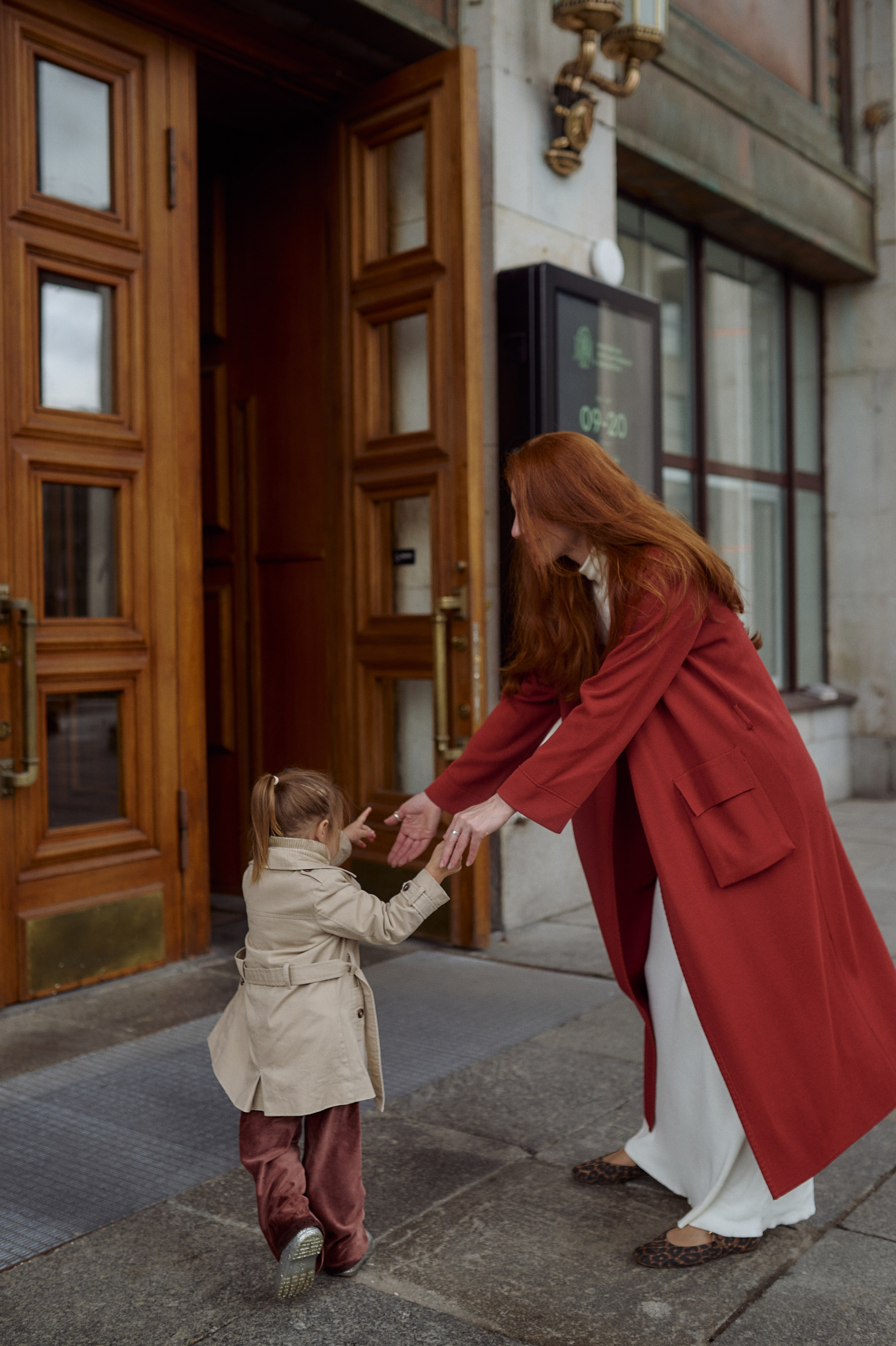 Рита и Кира. Прогулка по центру. Семейный и свадебный lifestyle-фотограф в Москве Мария Петрова