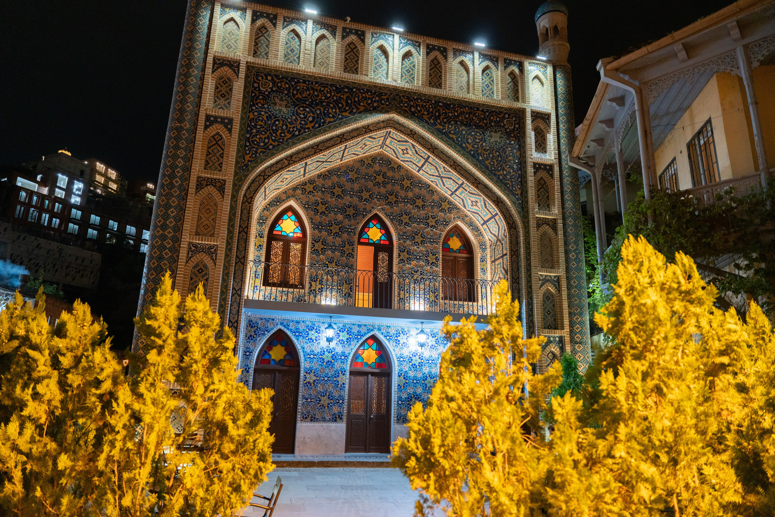 ТБИЛИСИ. ПОБУДЬ ЗДЕСЬ И ЦЕЛЕЕ БУДЕТ ЭТОТ МИР