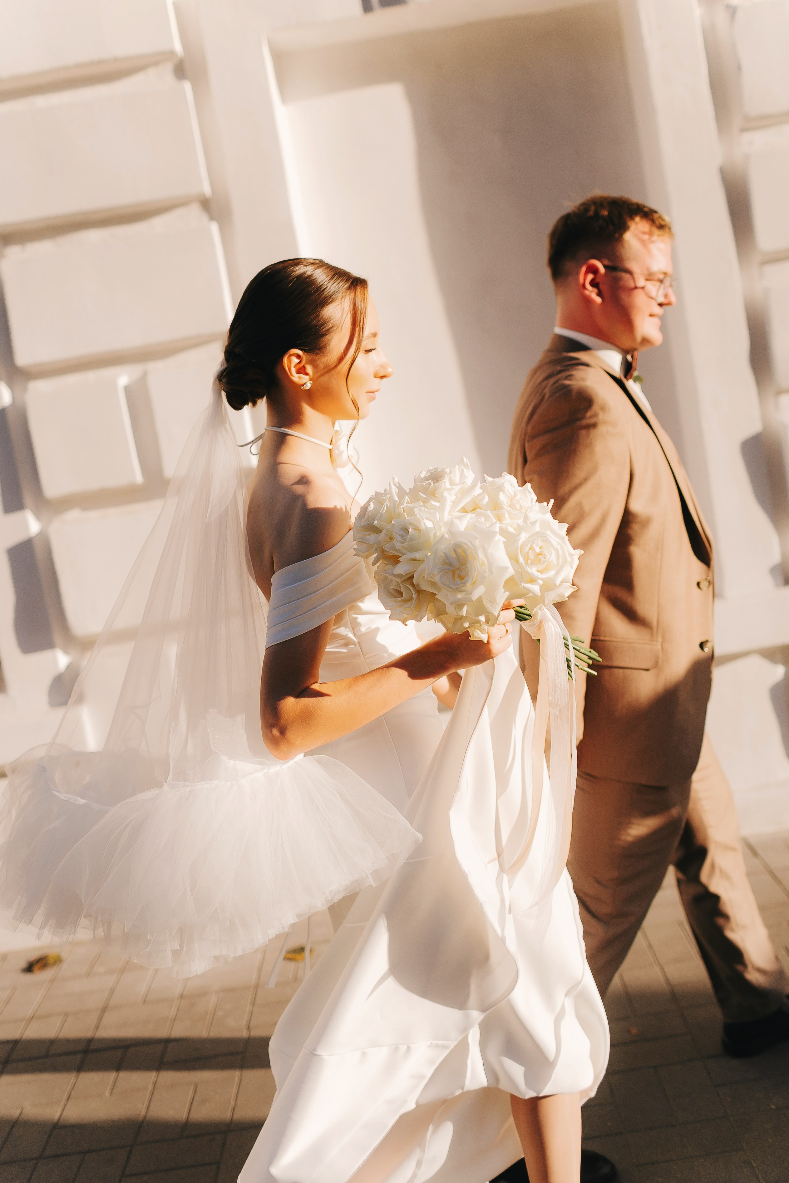 Свадебная фотосессия Ивана и Лидии в отеле и городе. Свадебный и репортажный фотограф в Ярославле и Санкт-Петербурге Роман Микрюков