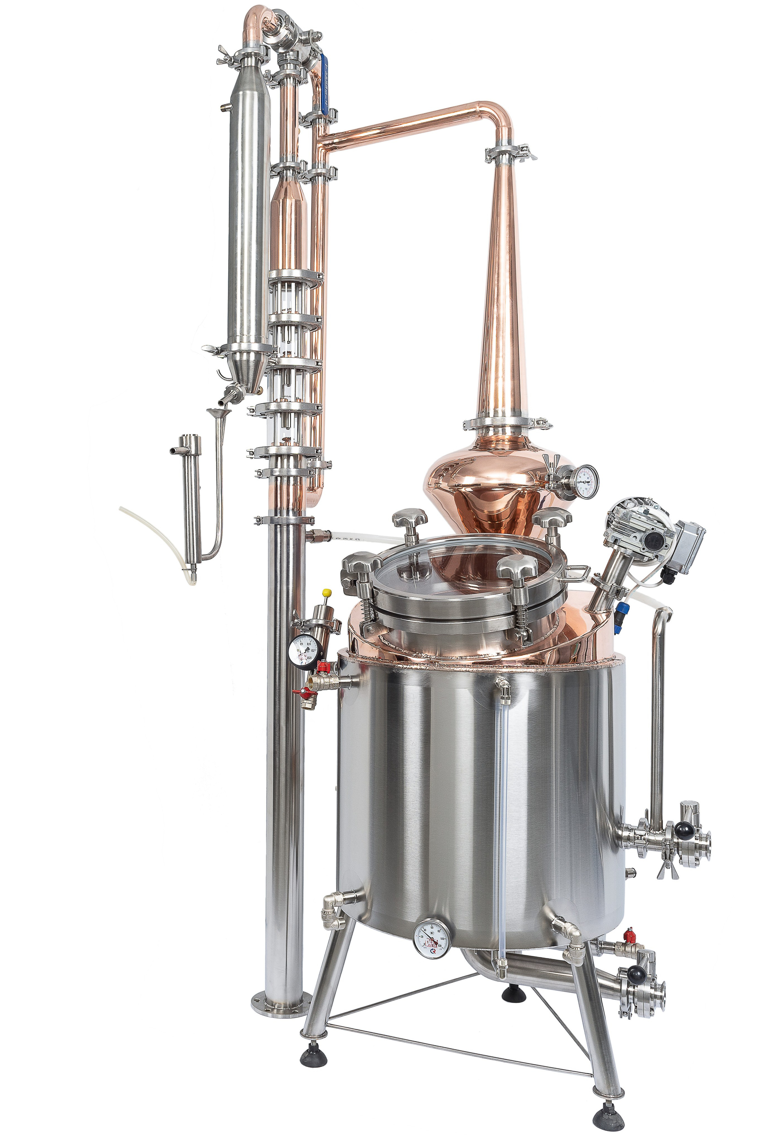 Металлические изделия на белом фоне для маркетплейса.