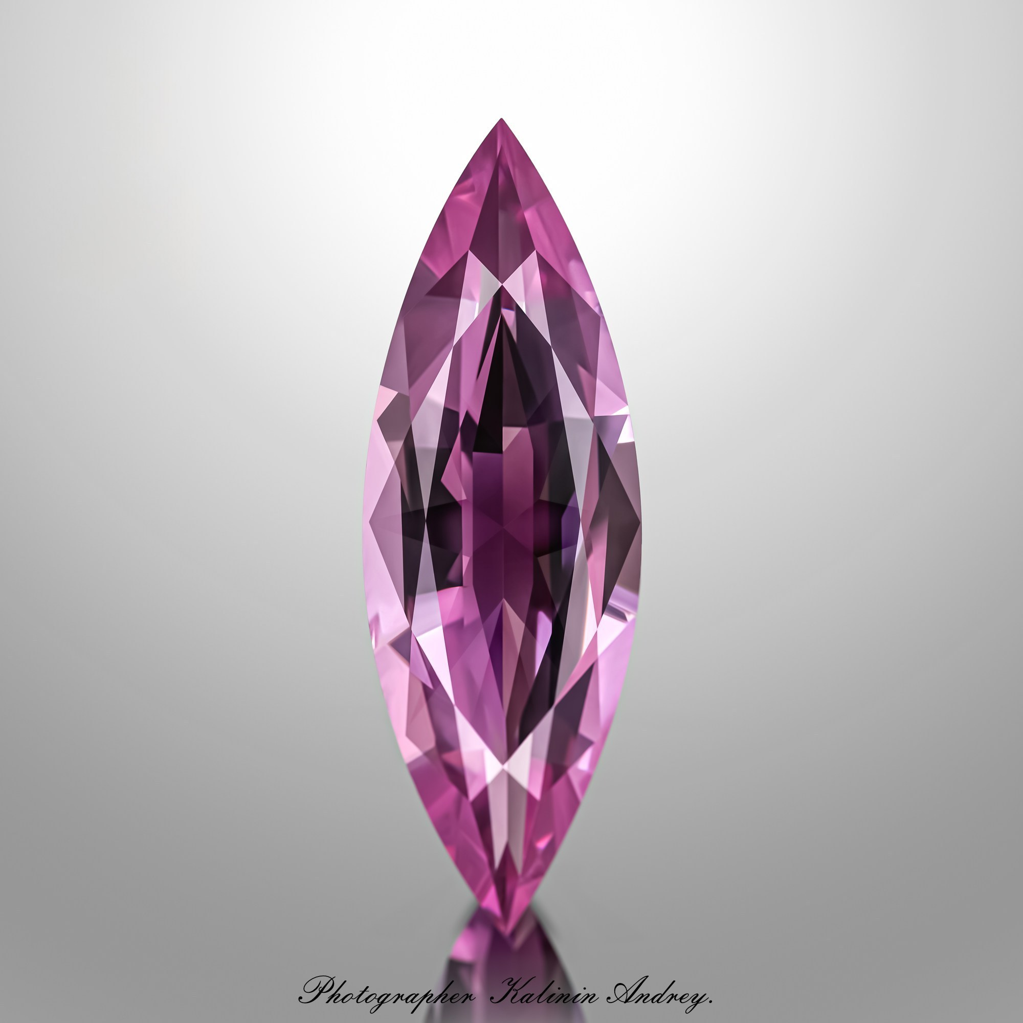 Фотографии в большом разрешении драгоценных камней на продажу купить тел +79 660 031 307. Высококачественная профессиональная рекламная фотосъёмка ювелирных украшений, драгоценных камней в Москве. Обучение, консультация