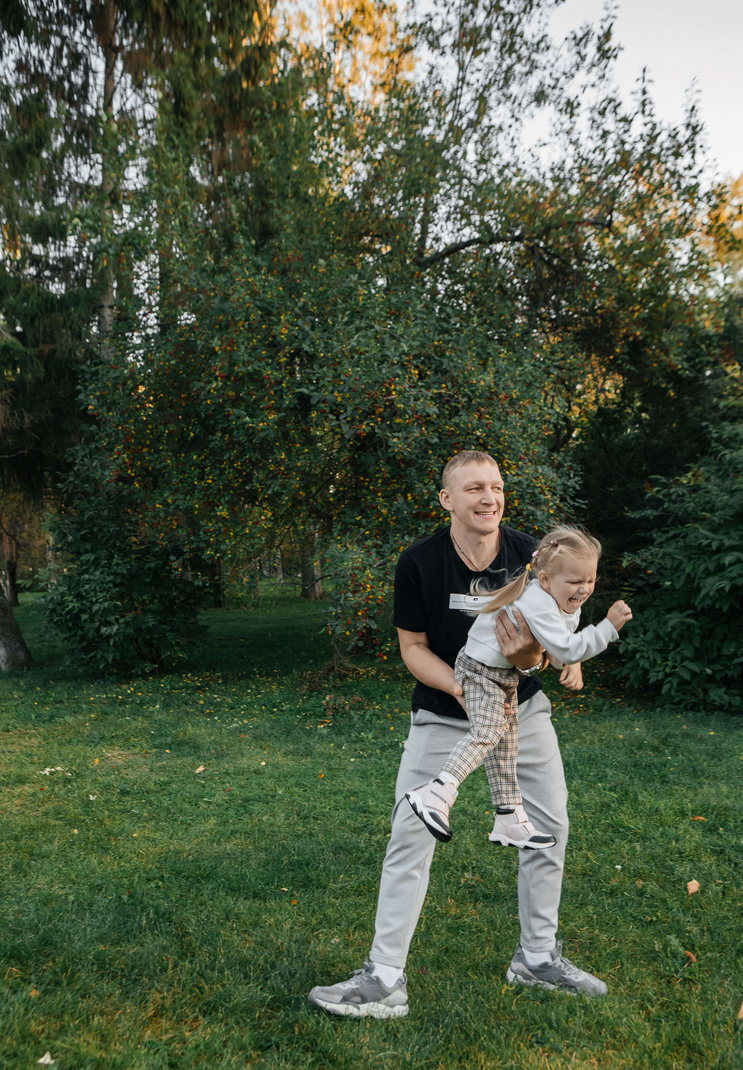 Семейная прогулочная фотосессия. Свадебный и семейный фотограф Ибрагимова Мария из Екатеринбурга