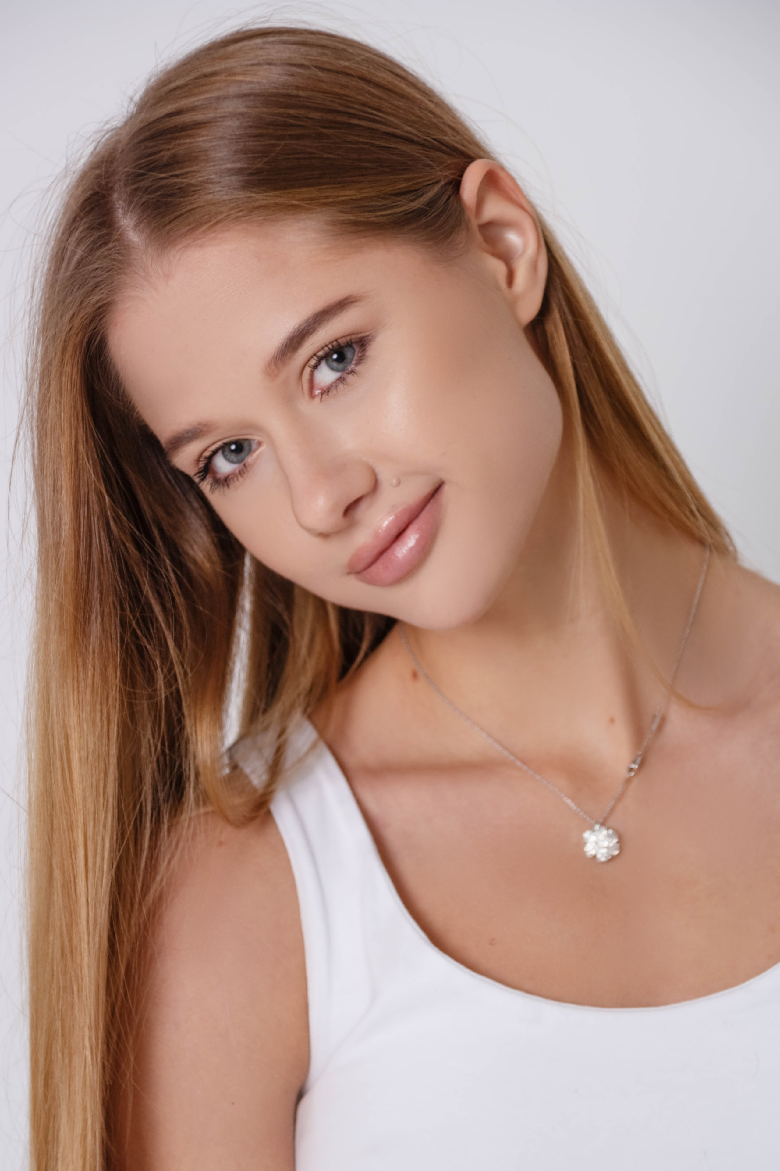 Ангелина 2022.12.10. Фотограф Екатерина Разинкова