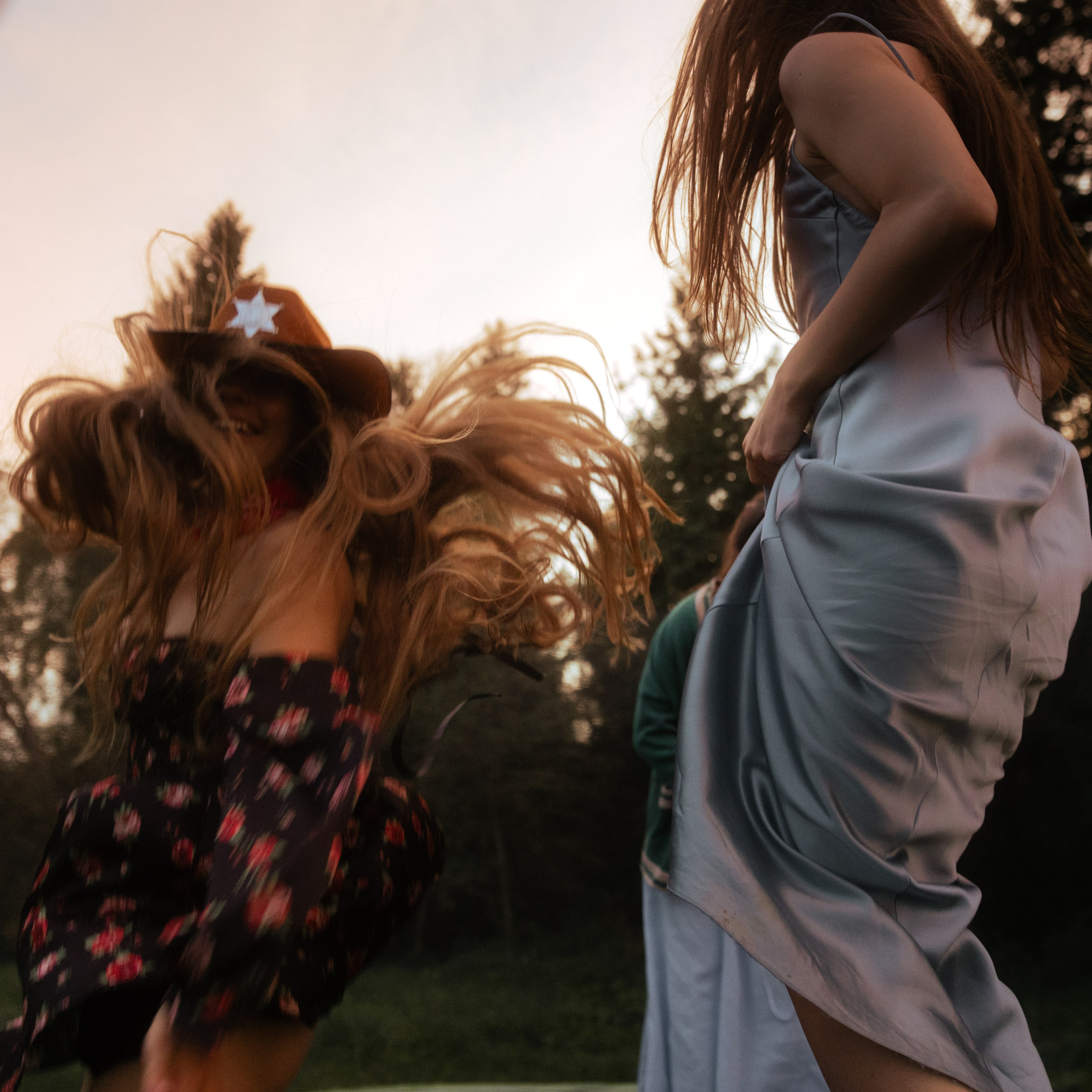 Алиса и Слава, роспись в Москве и вечеринка на природе, подальше от города. Фотограф в Москве Екатерина Черненко