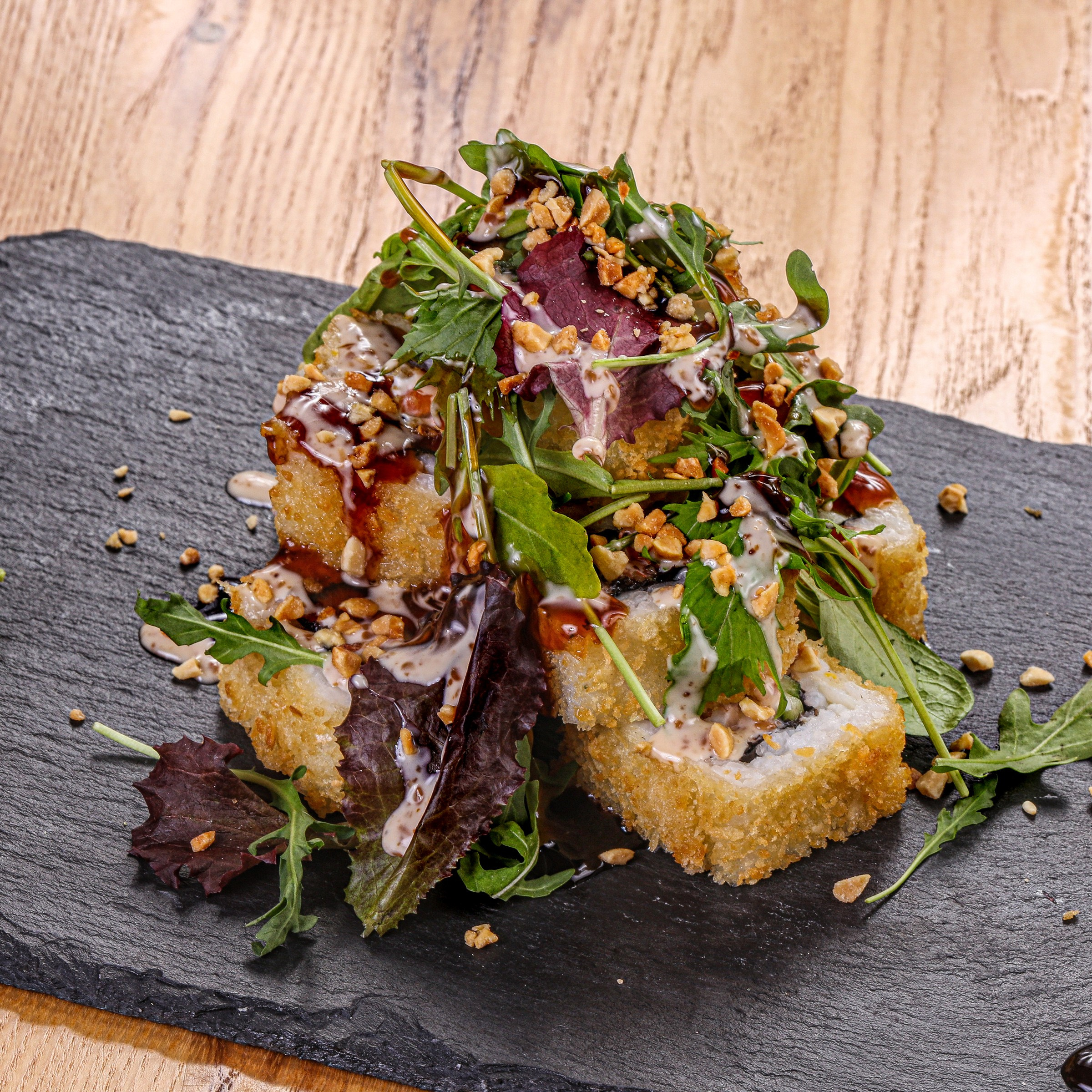 Фотосъемка суши и роллов. Заказ по тел.: +7 (906) 006-90-22. Фуд-фотограф Андрей Старостин — съемка еды в Москве. 9000 руб. в час