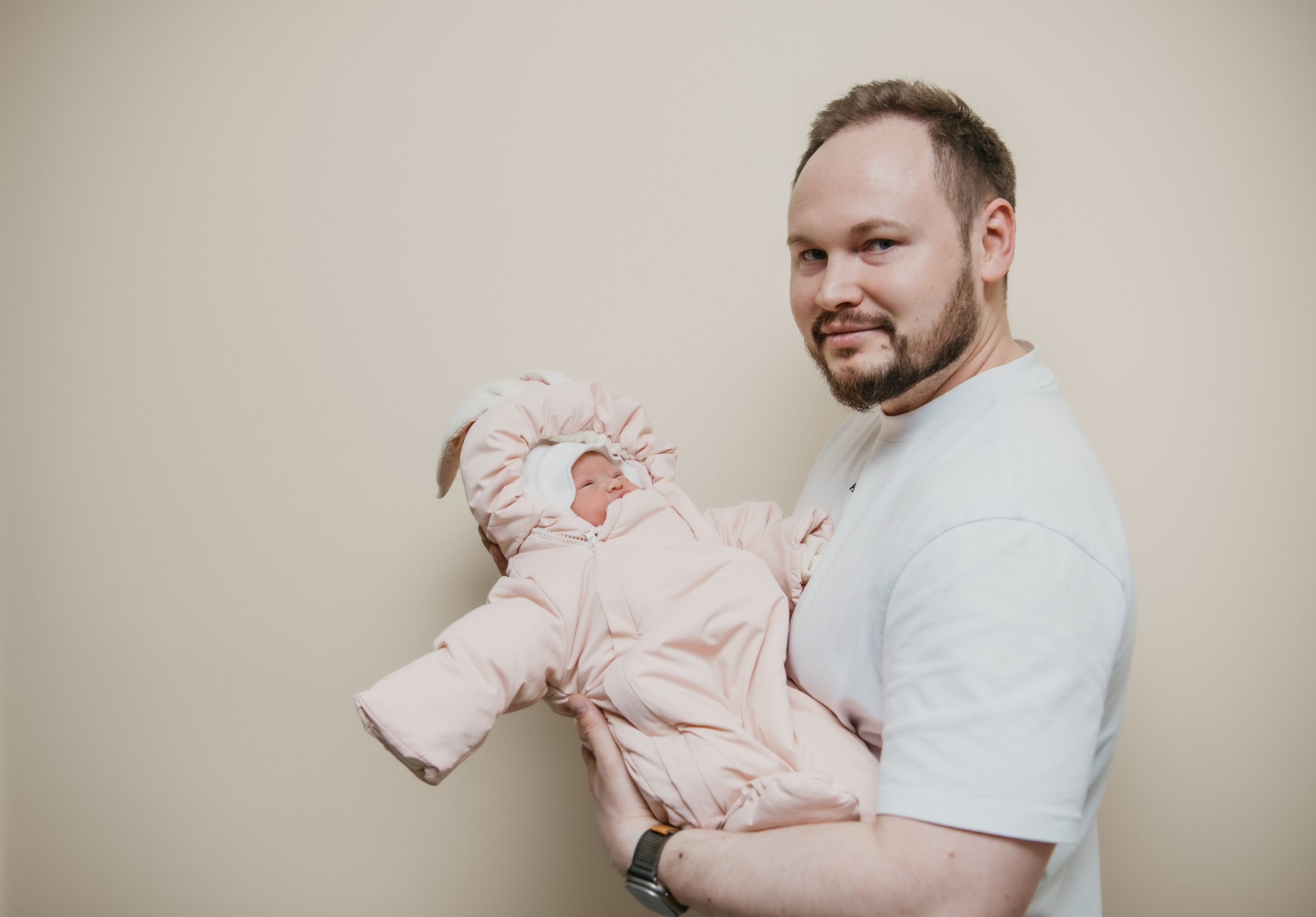 Выписка малышки. Мать и дитя на Севастопольском. Фотограф на выписку из роддома в Москве и МО