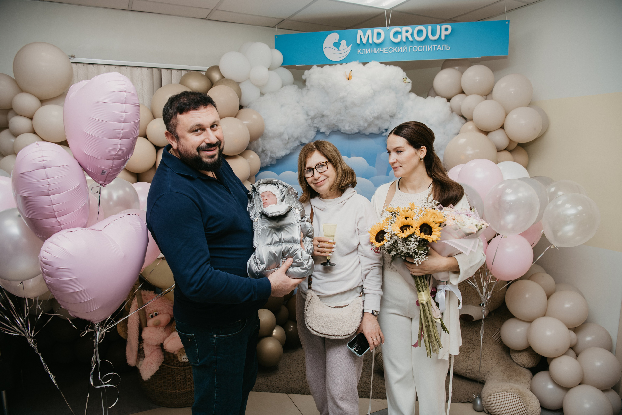Выписка Сарочки. Мать и дитя на Севастопольском. Фотограф на выписку из роддома в Москве и МО