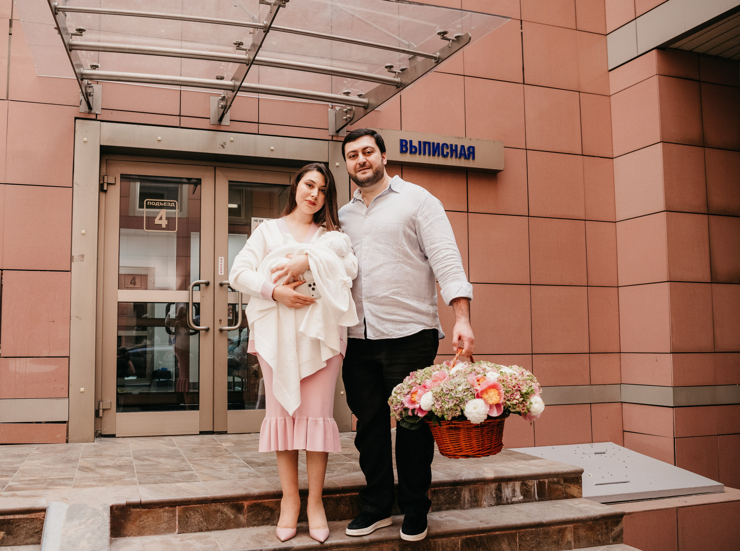 Выписка Адель. Фотограф на выписку из роддома в Москве и МО