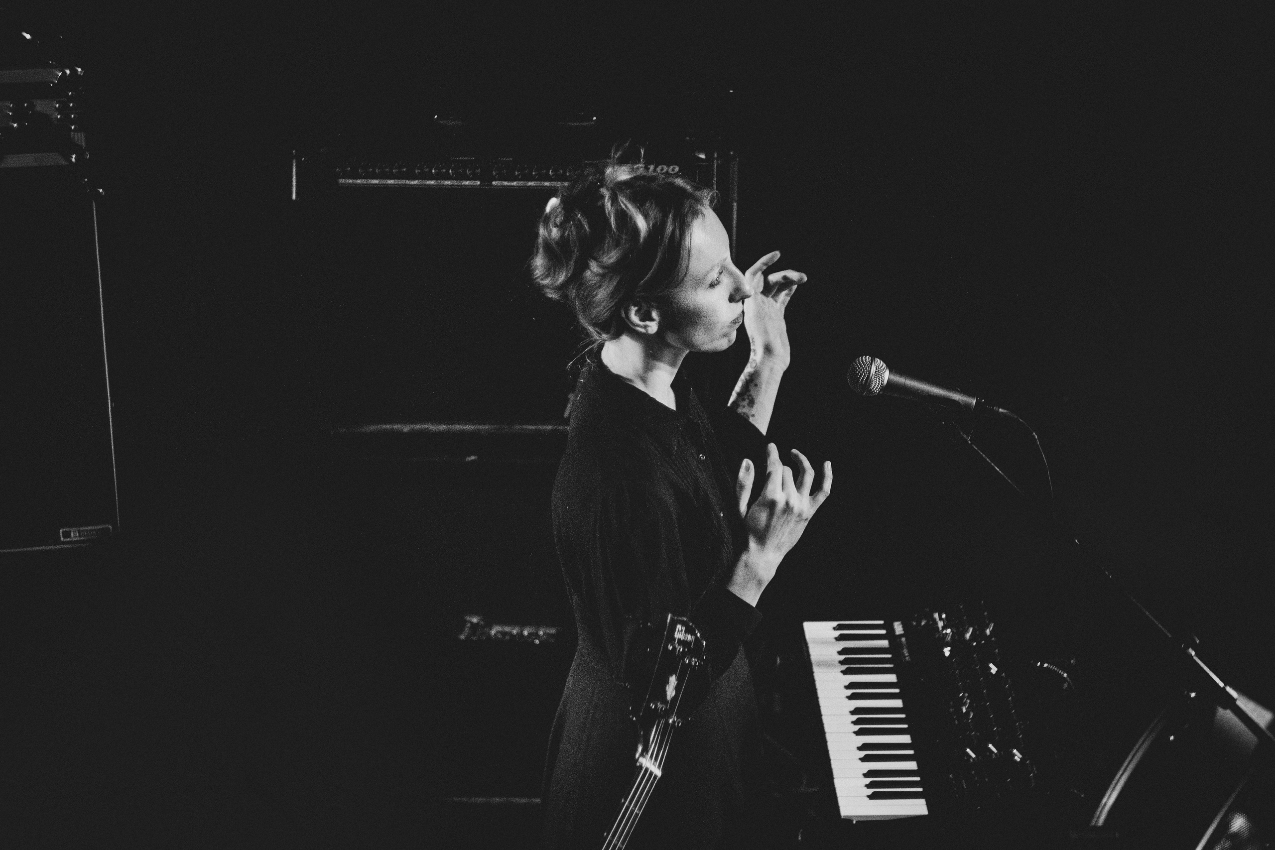 Диктофон. Фотограф для музыкантов, фотограф на концерт, концертный фотограф, съемка концерта, бэкстейдж фотограф