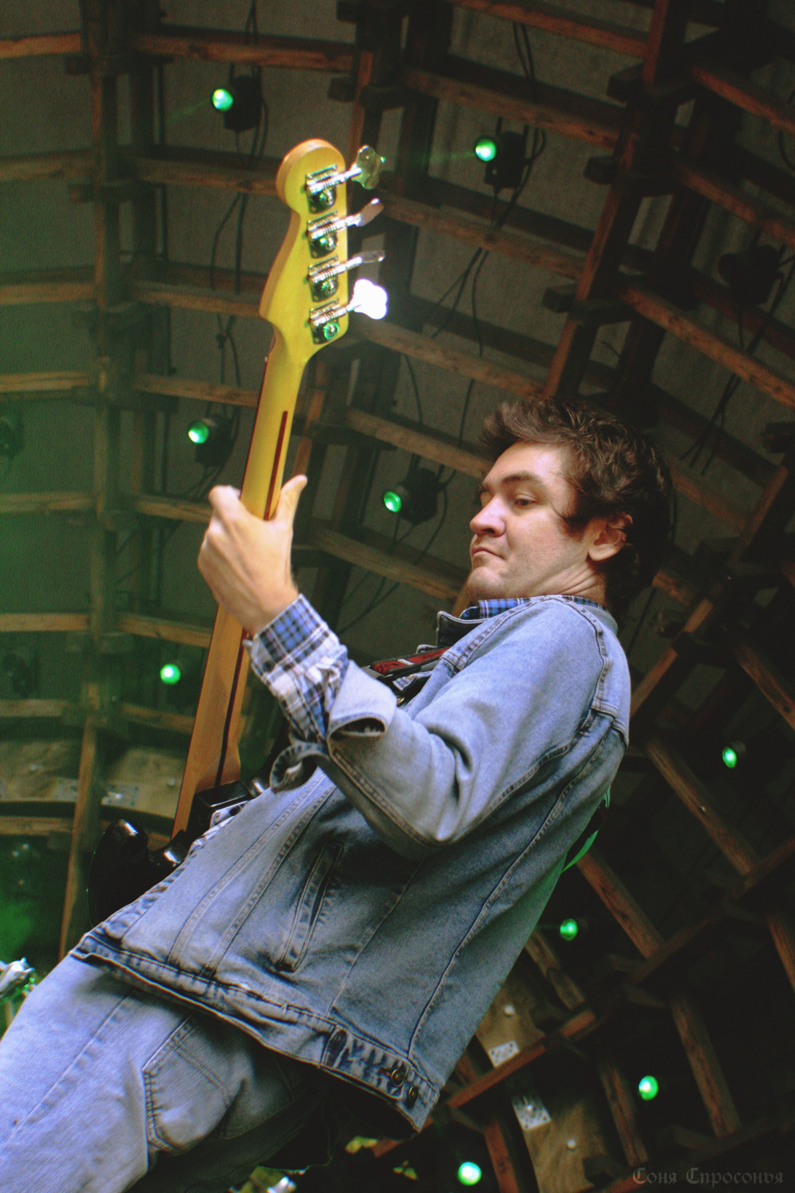 Синестетик 26.08.23. Концертный и портретный фотограф в Москве Соня Спросонья