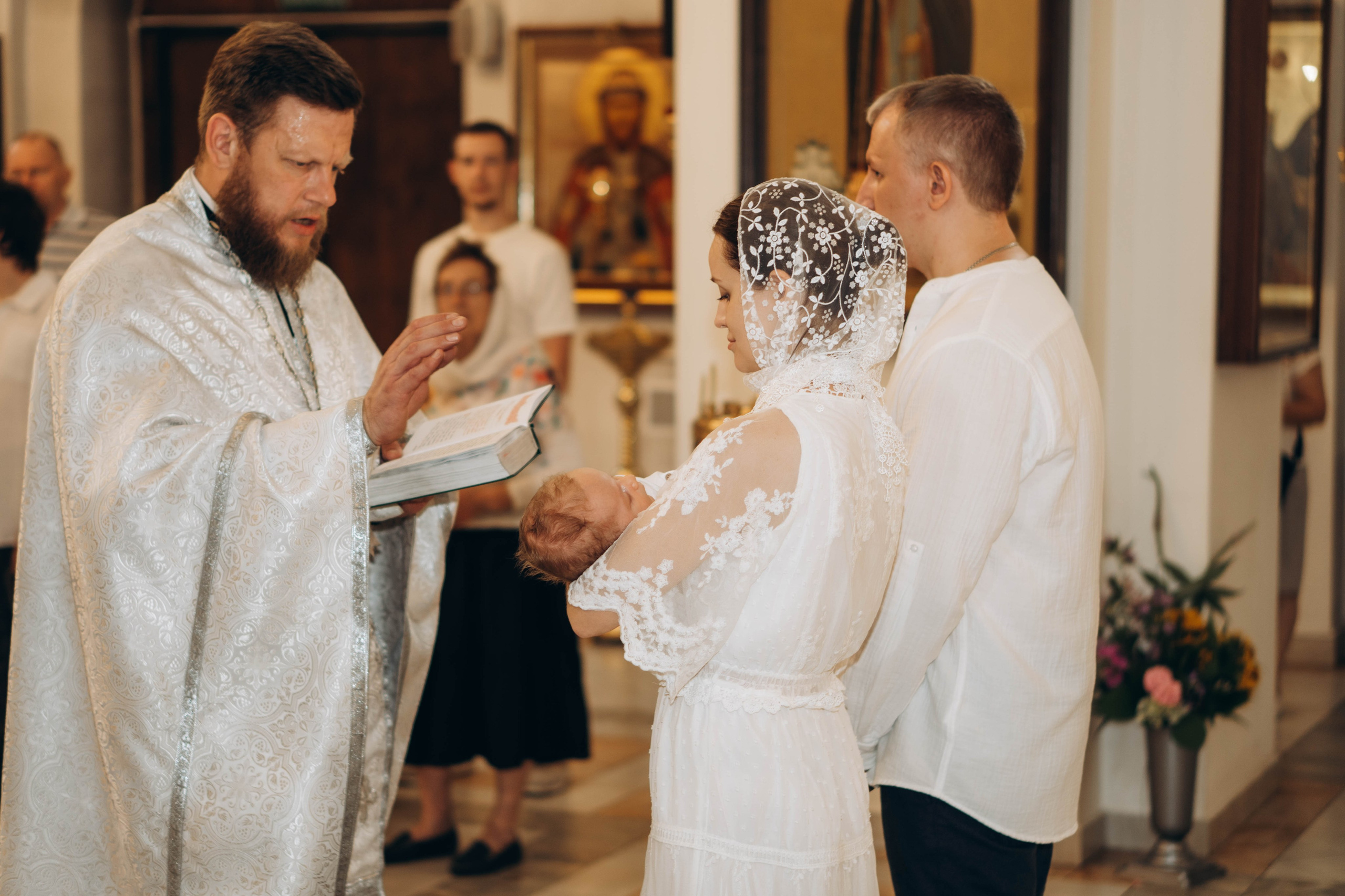 Крещение Тихона Церковь Почаевской иконы Божией Матери в Салтыковке. Фотограф Москва Валерия Веденина