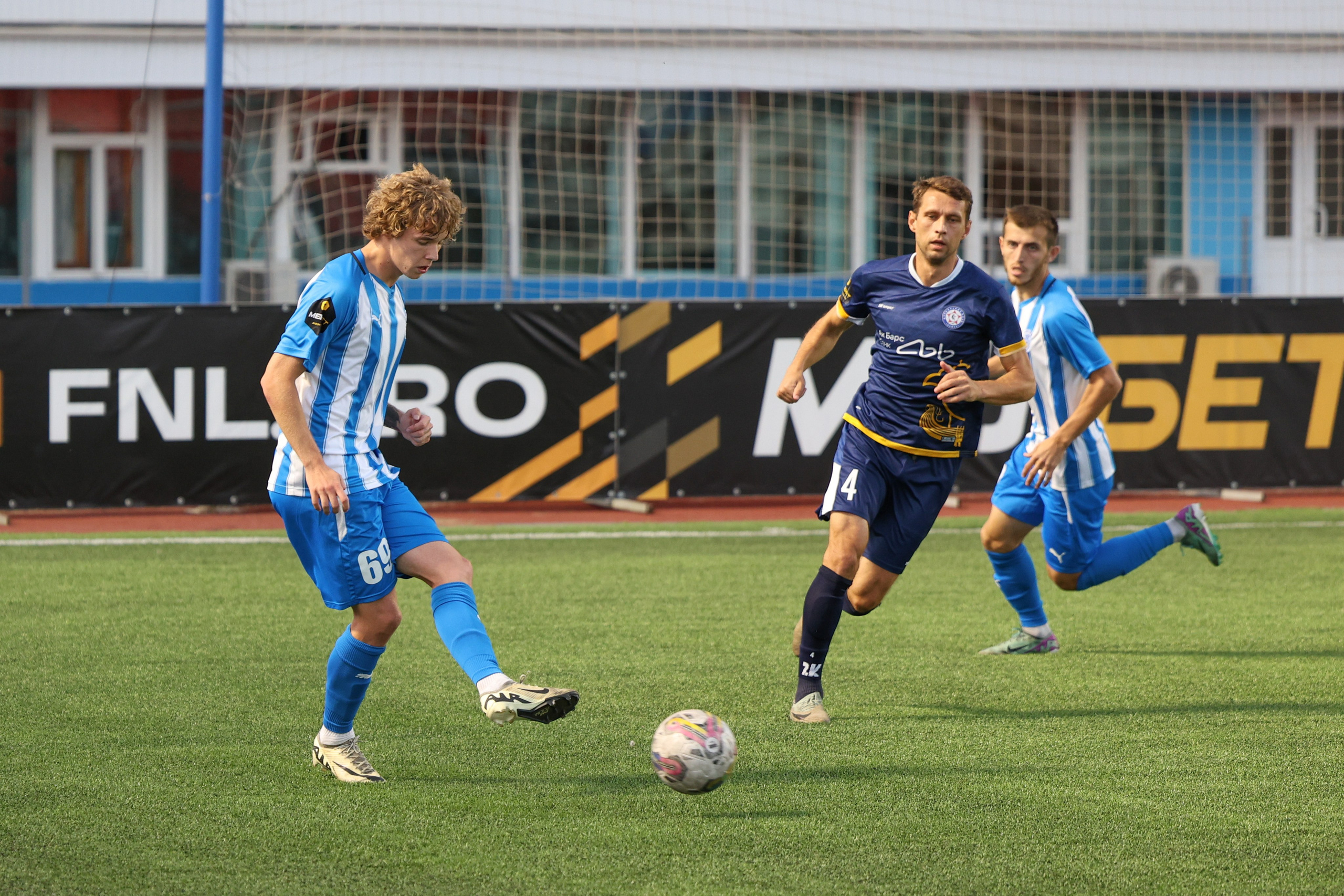 Фото футбольных матчей Первая лига ФНЛ. Фотограф Дмитрий Алексеев