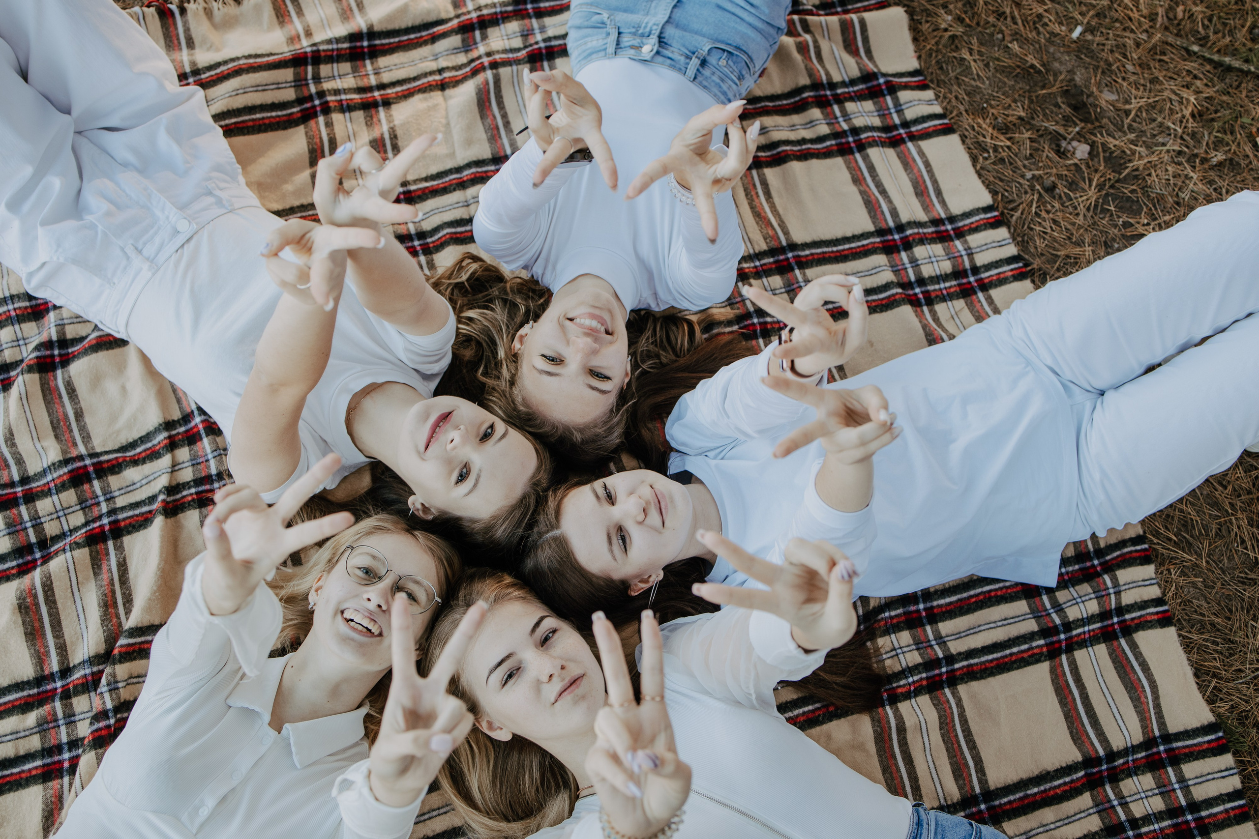 Фотосессия пикника для 11 класса. Выпускные альбомы в Серпухове