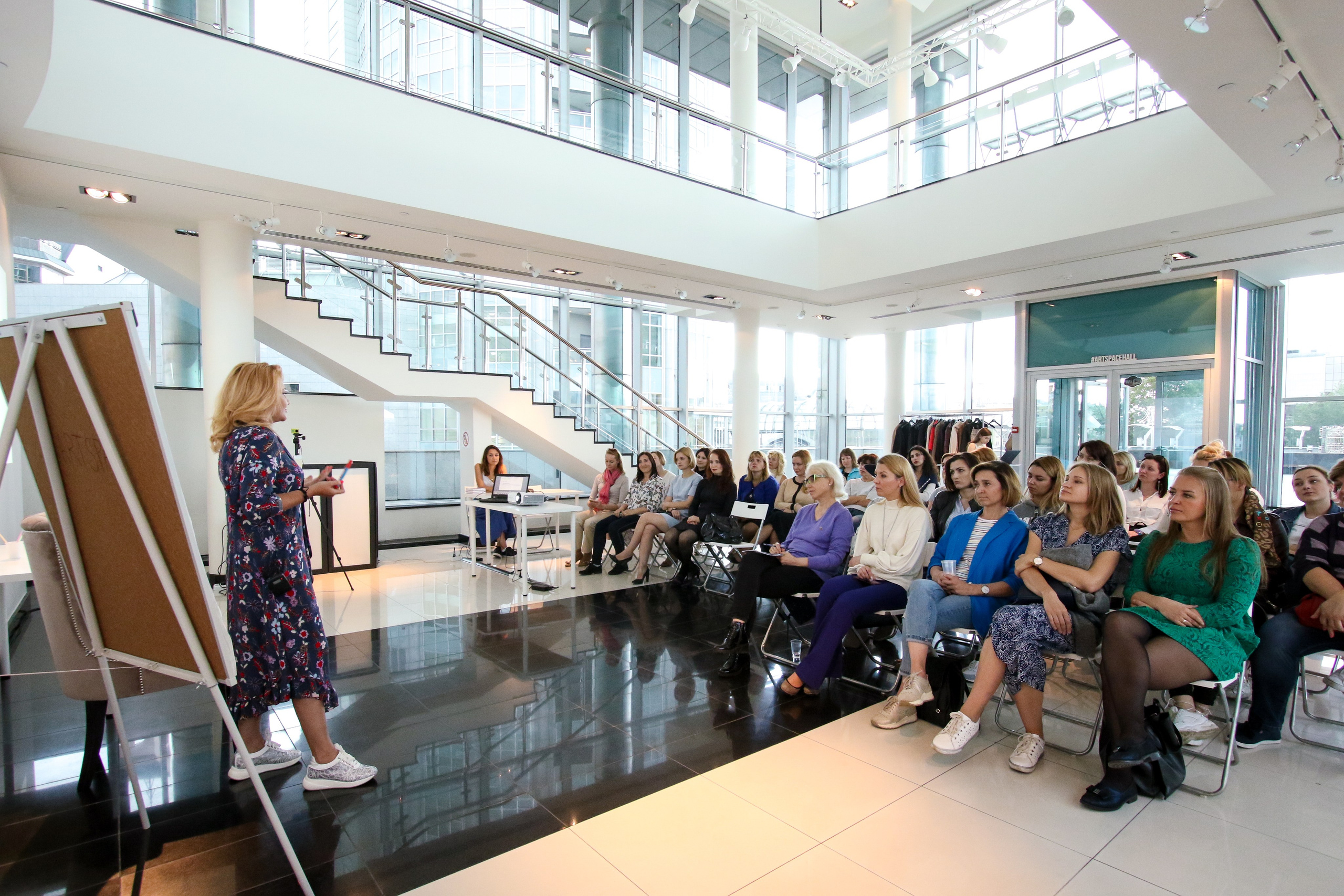 Лекция Ольги Дмитриевой. Женский практикум. Репортажный и интерьерный фотограф Александра Солдатова