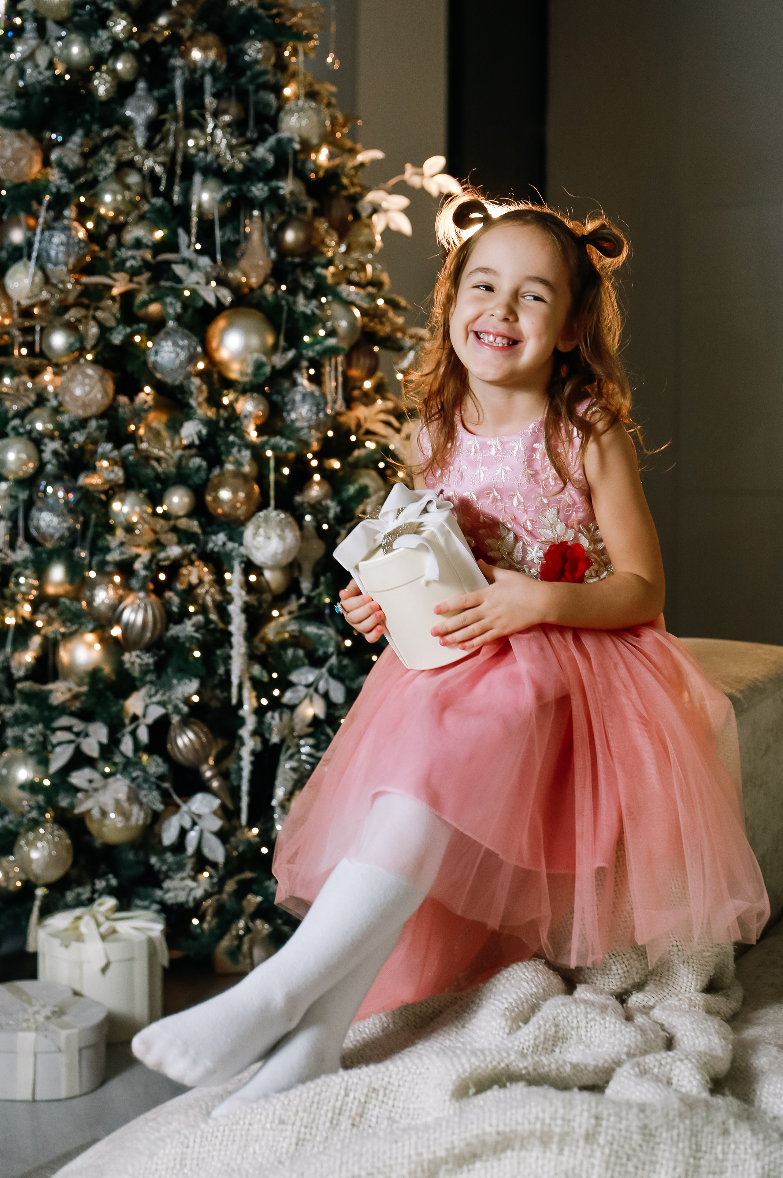 Дружная семья с четырьмя детьми. Визуал для эспертов и блогеров