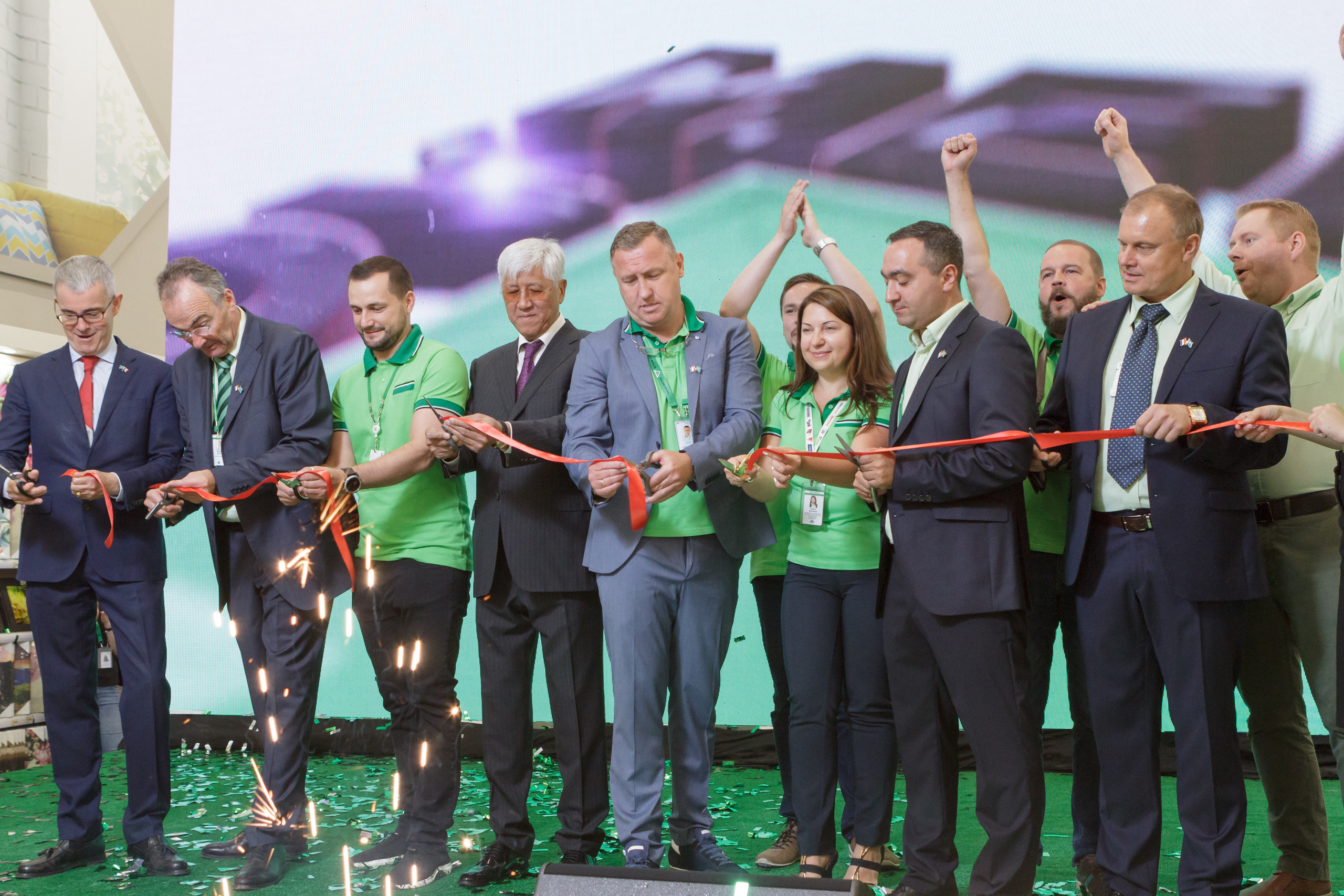 Открытие Леруа Мерлен в Казахстане. Фотограф в Алматы Игорь Заритовский — zaritovskiy.com