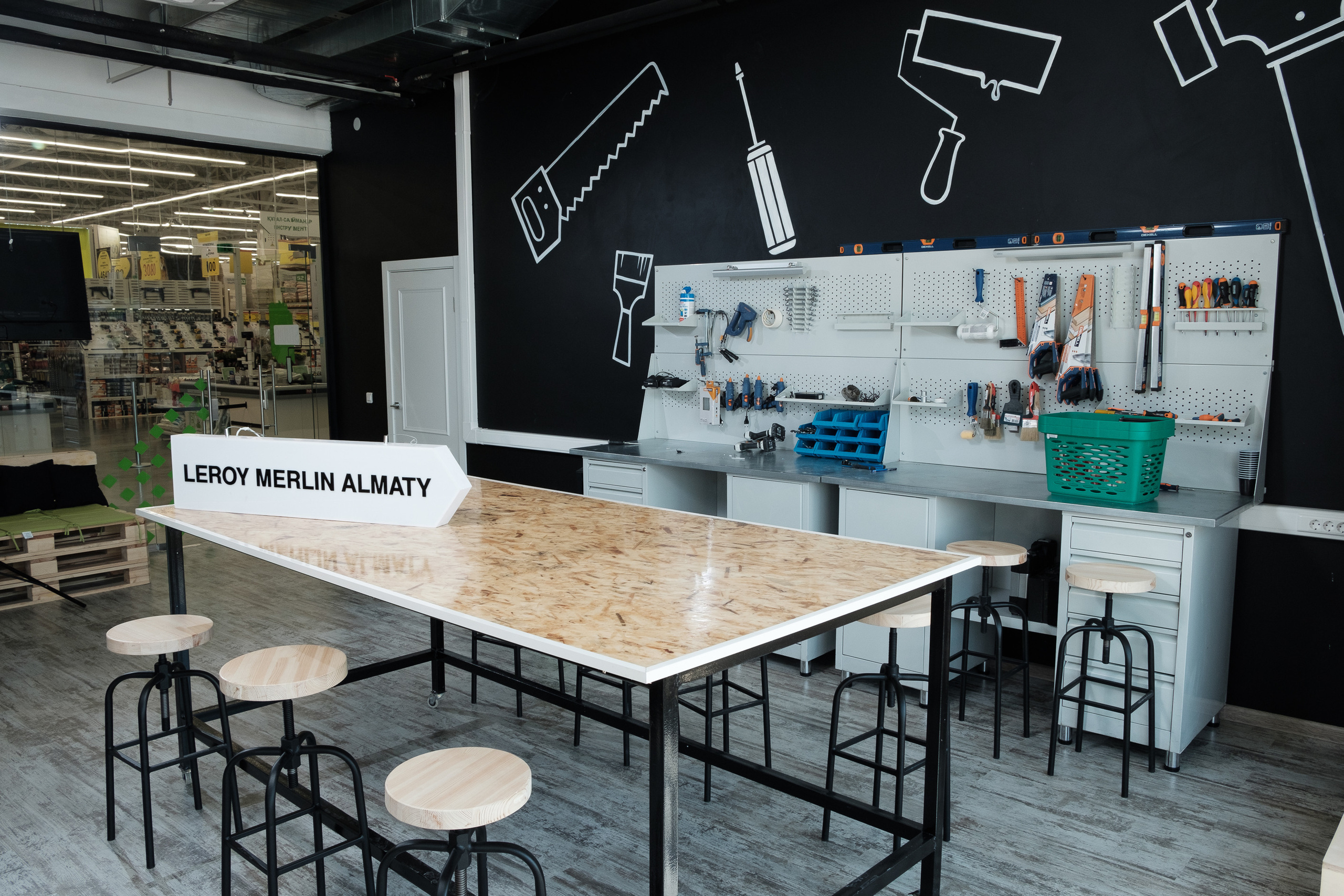 Открытие Леруа Мерлен в Казахстане. Фотограф в Алматы Игорь Заритовский — zaritovskiy.com