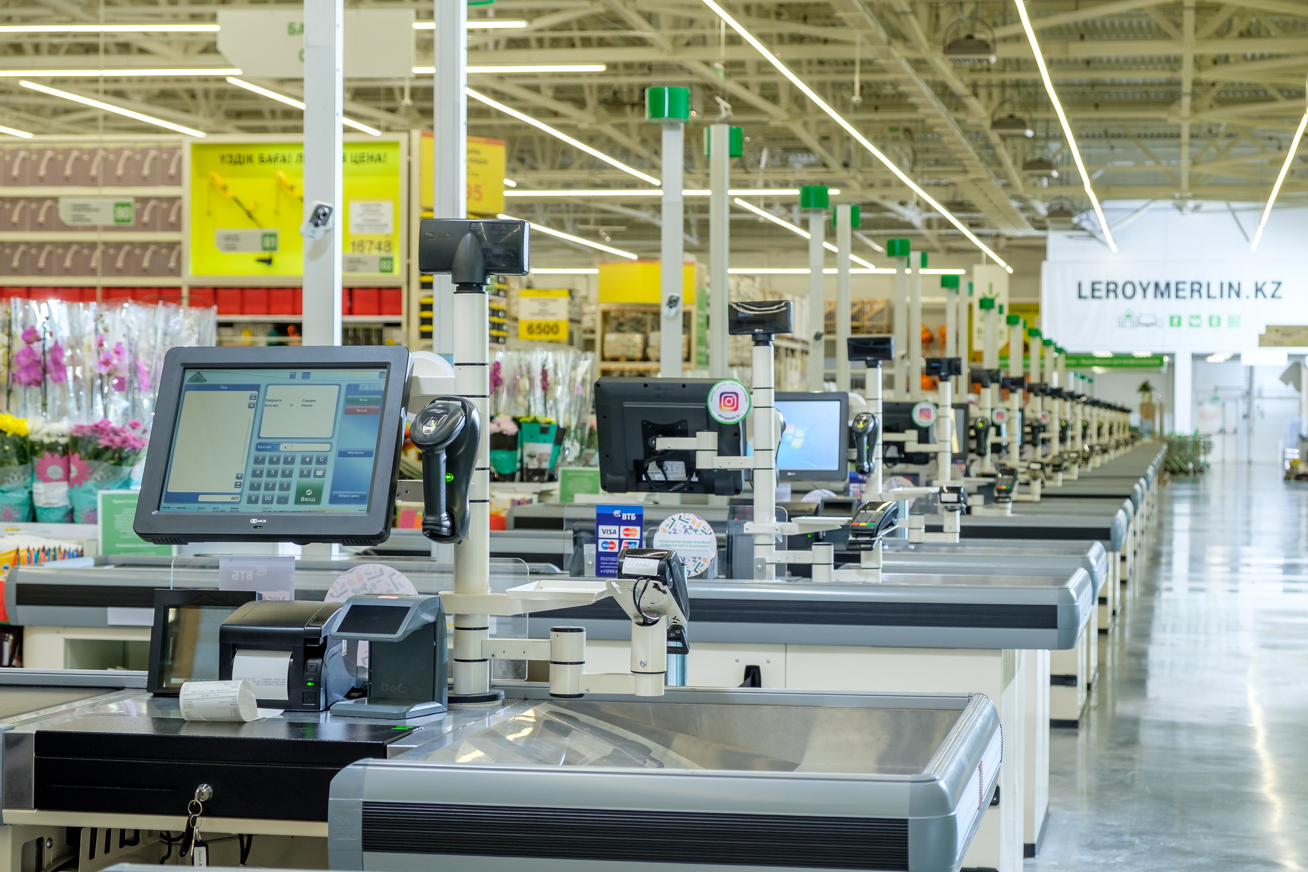 Открытие Леруа Мерлен в Казахстане. Фотограф в Алматы Игорь Заритовский — zaritovskiy.com