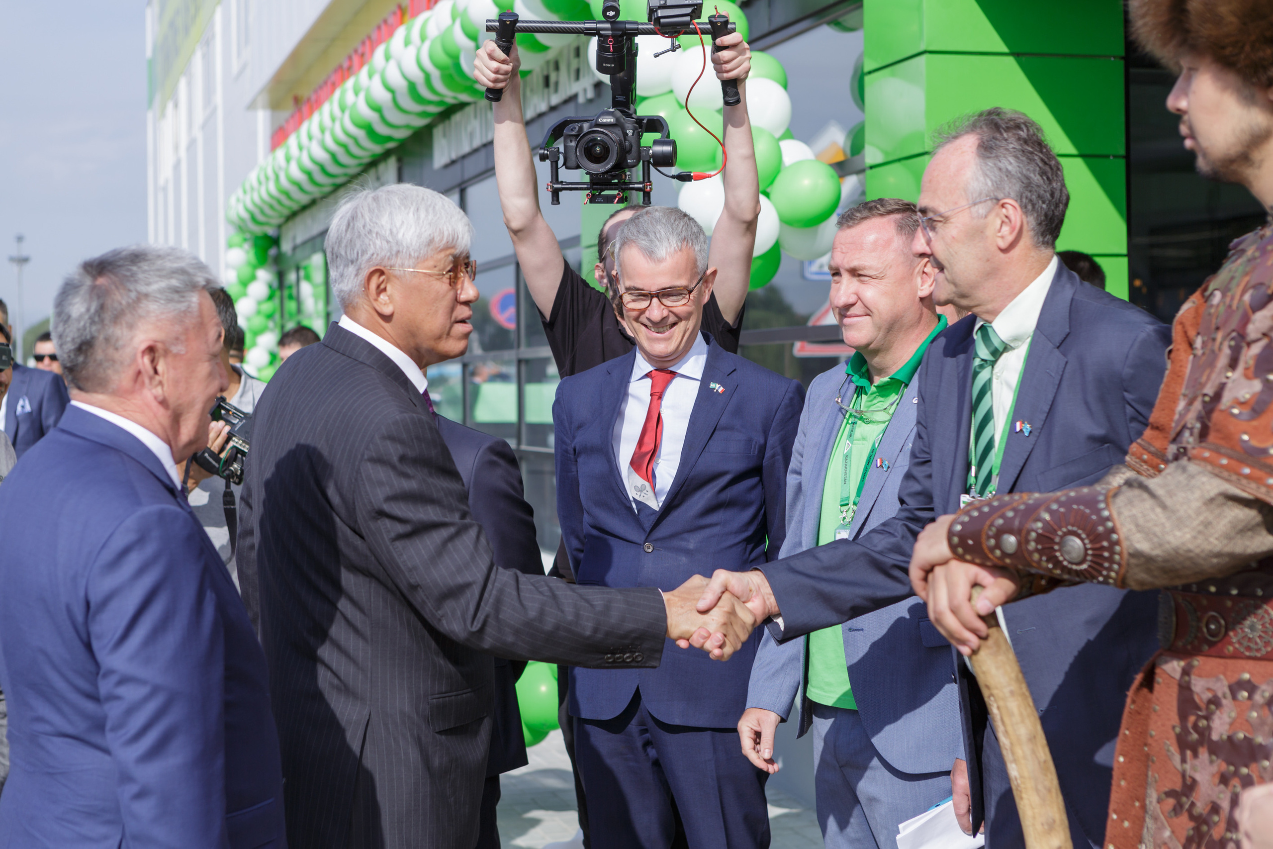 Открытие Леруа Мерлен в Казахстане. Фотограф в Алматы Игорь Заритовский — zaritovskiy.com