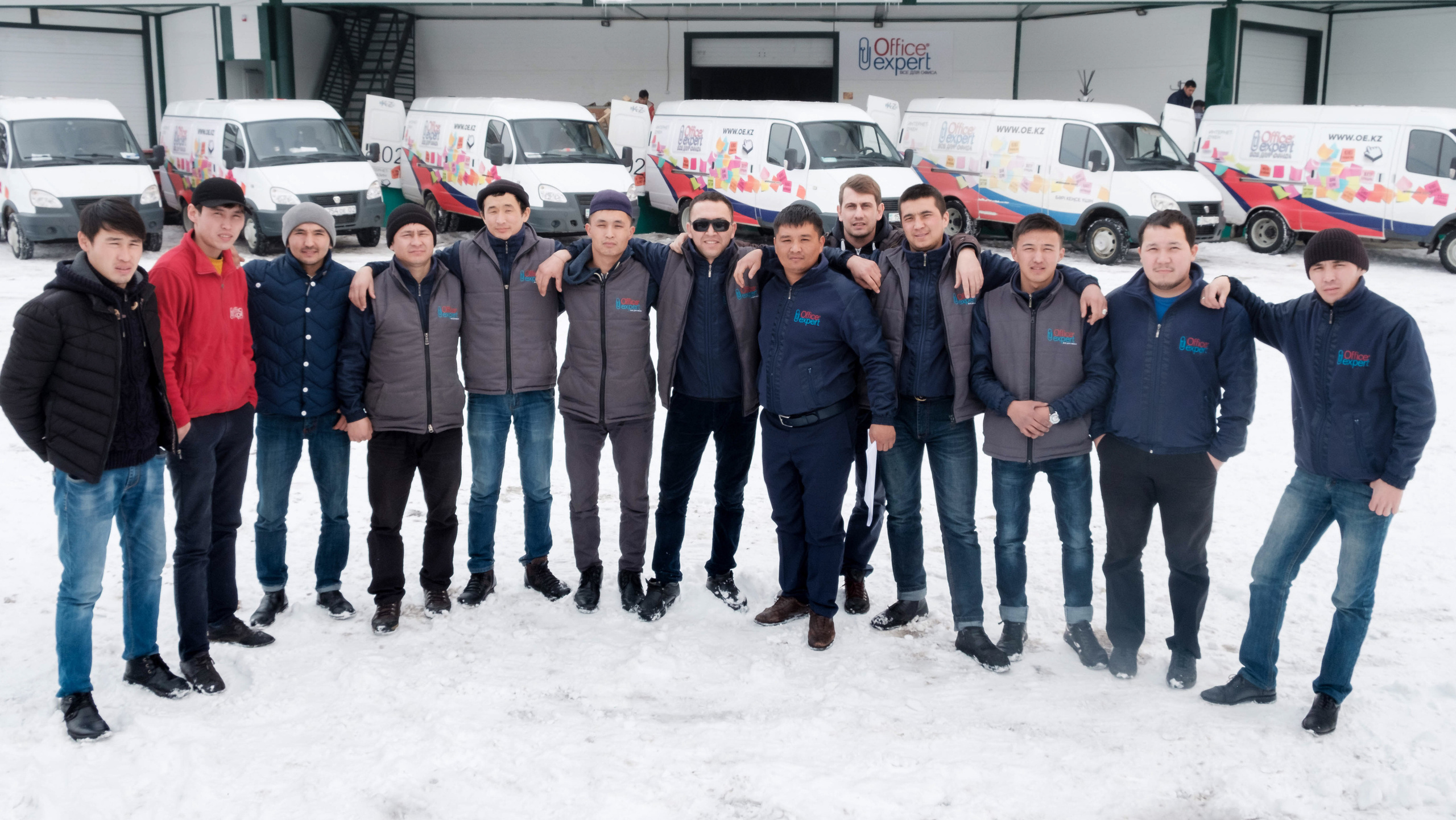 Фотосессия для компании Office Expert. Фотограф в Алматы Игорь Заритовский — zaritovskiy.com