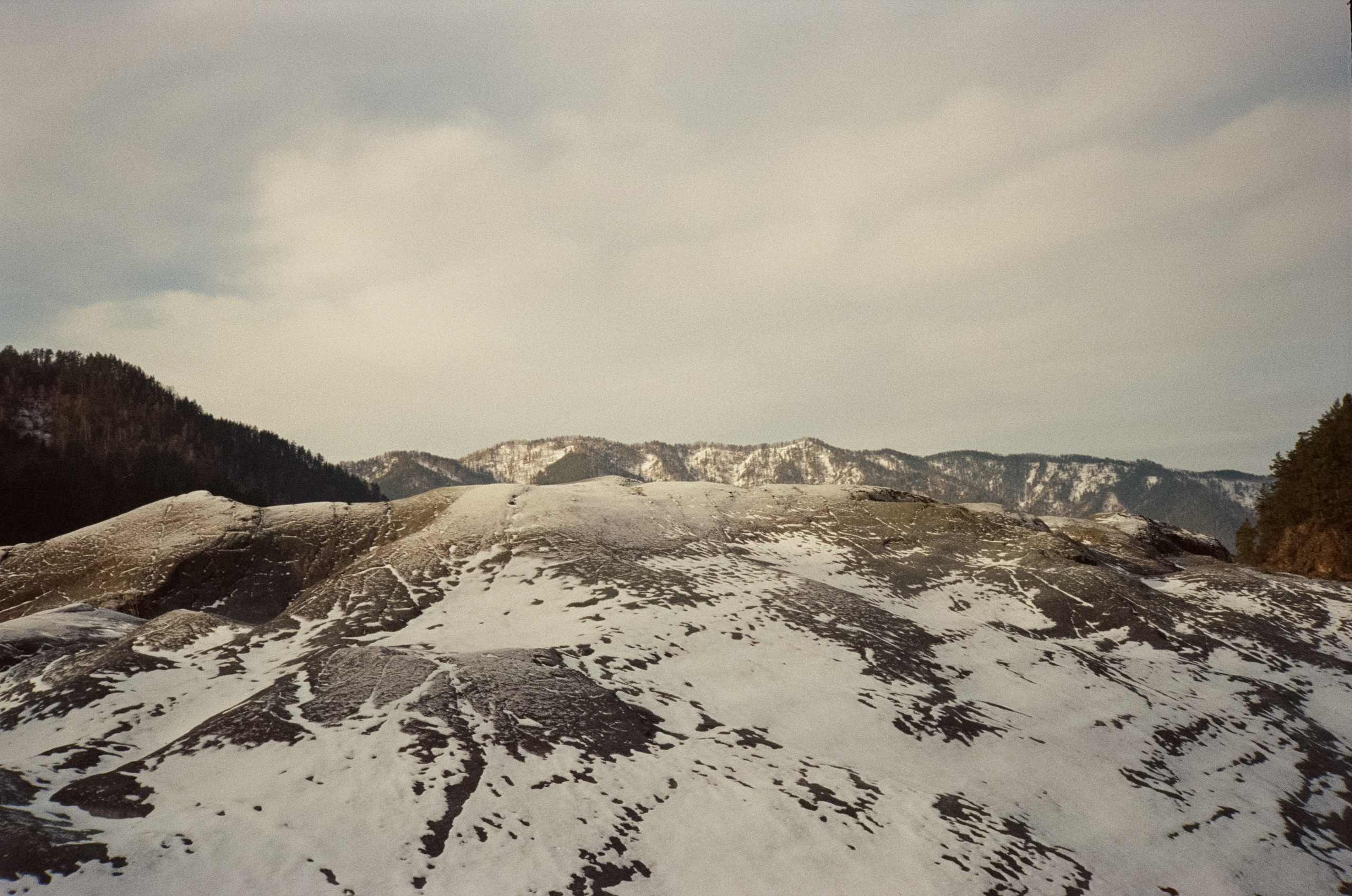 Кедровый остров и база Берель. Яркое солнце, скалы, льды и бурлящий по. Фотограф-документалист Мария Осокина