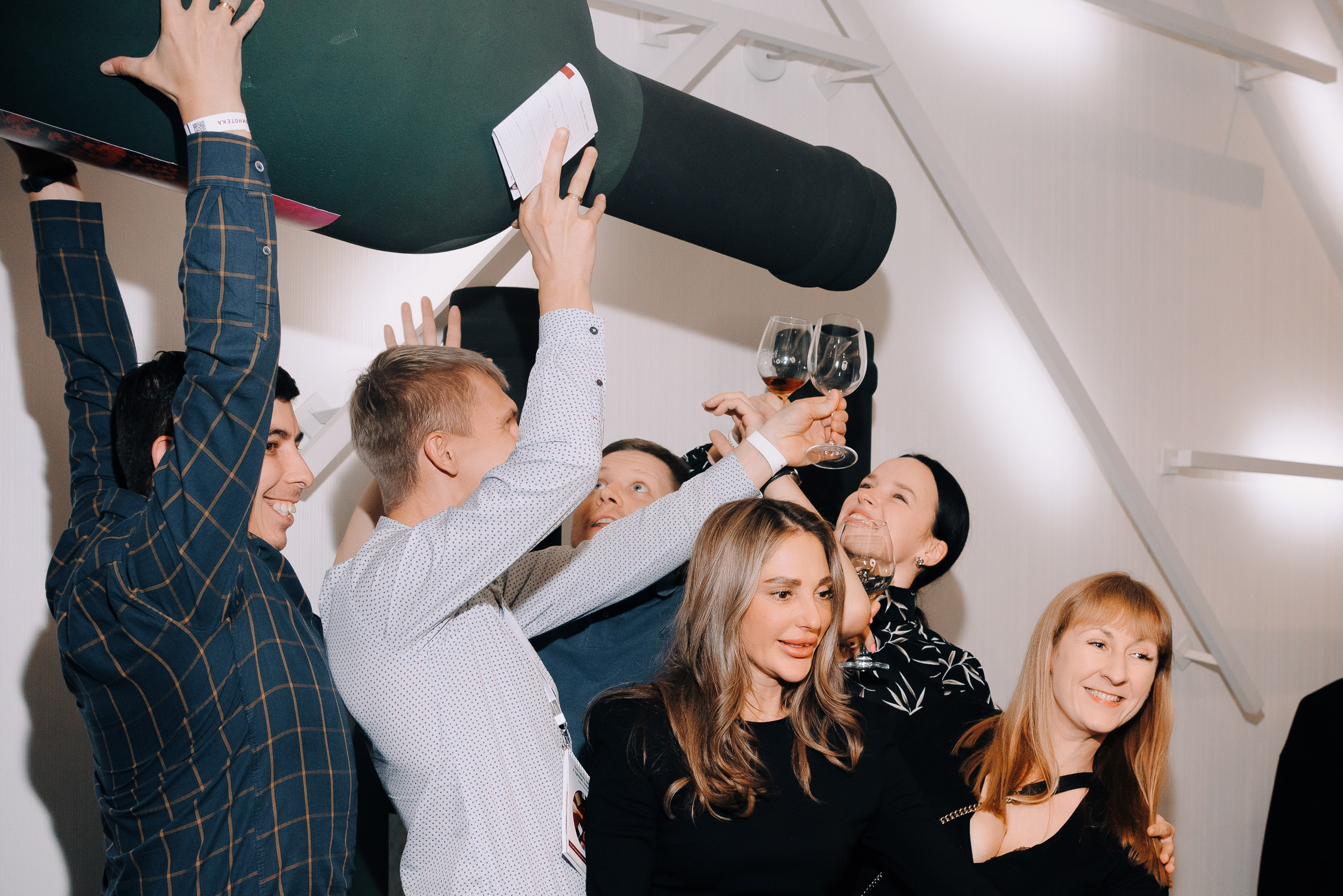 ФЕСТИВАЛЬ ВИНА И КРЕПКИХ НАПИТКОВ МАВТ-ВИНОТЕКА. Репортажный фотограф Зуев Роман г. Челябинск