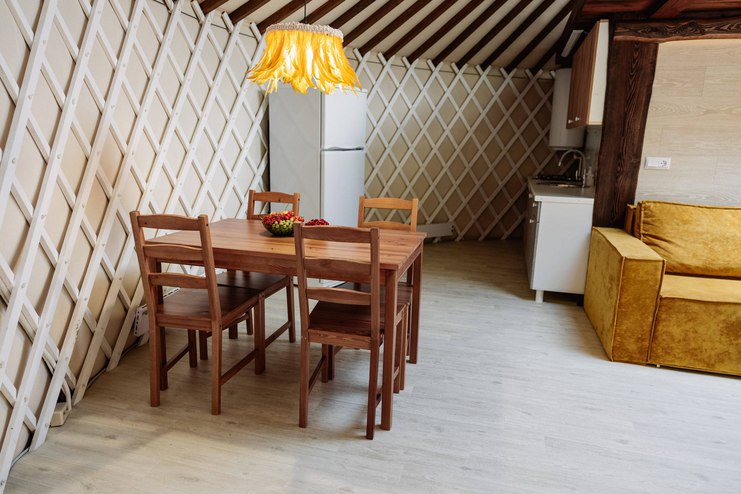 БЕРЕЗКА ВИЛАДЖ | Глэмпинг в Коломне | Юрта «Янтарная». ФОТОГРАФ ИРИНА ШАМАТАВА