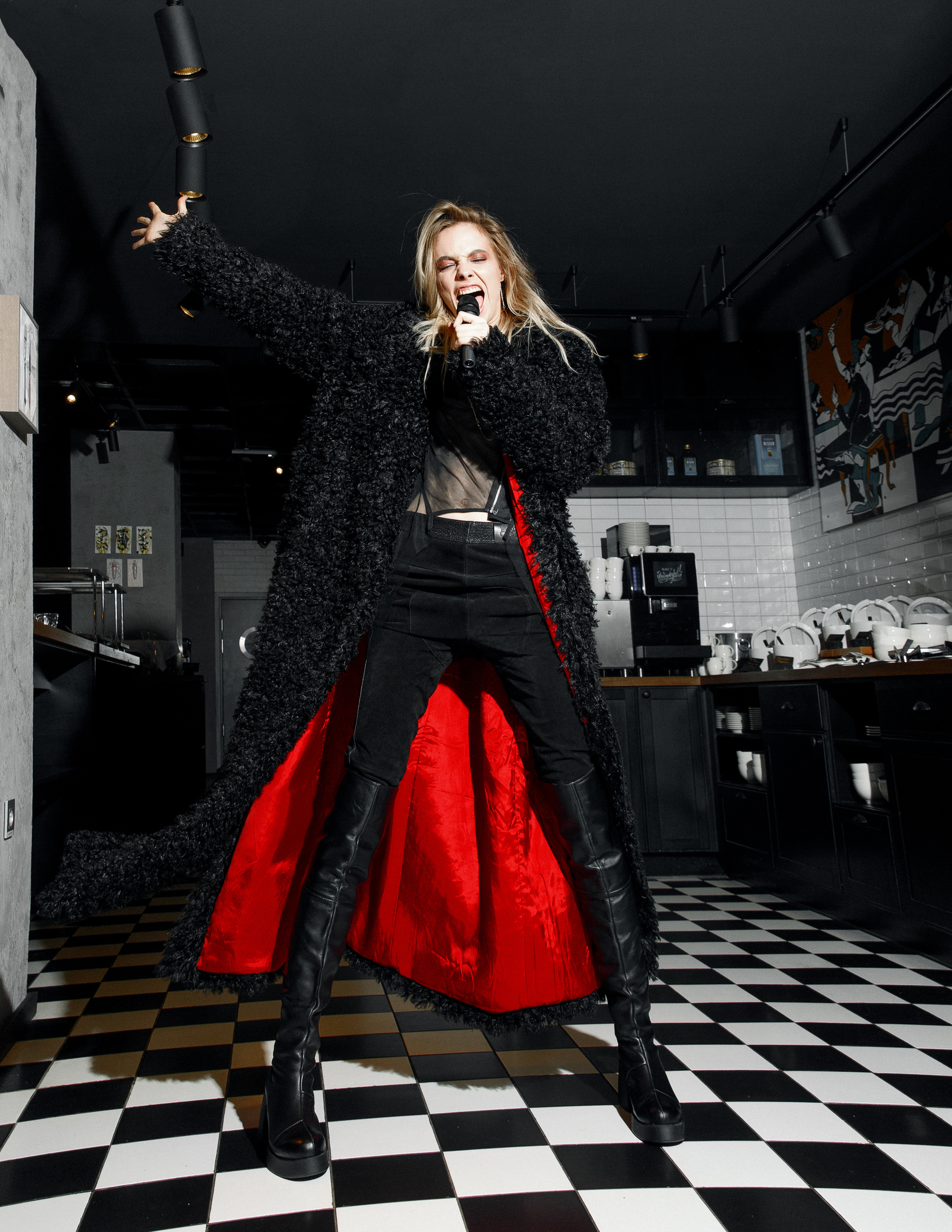 Numero Russia 56 «SHOW MUST GO ON». Фотограф Мария Шулик