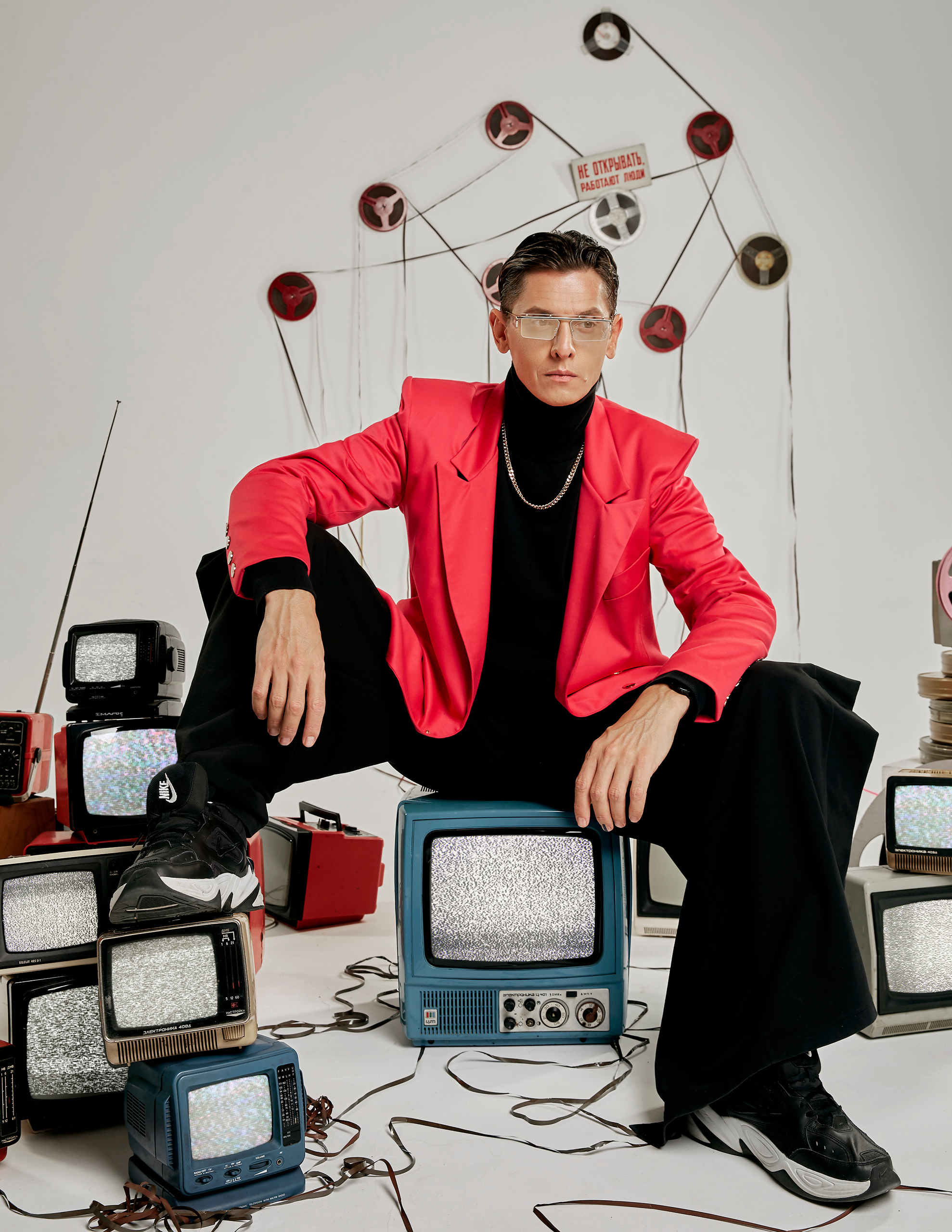 Влад Лисовец для L’OFFICIEL RUSSIA 179. Фотограф Мария Шулик