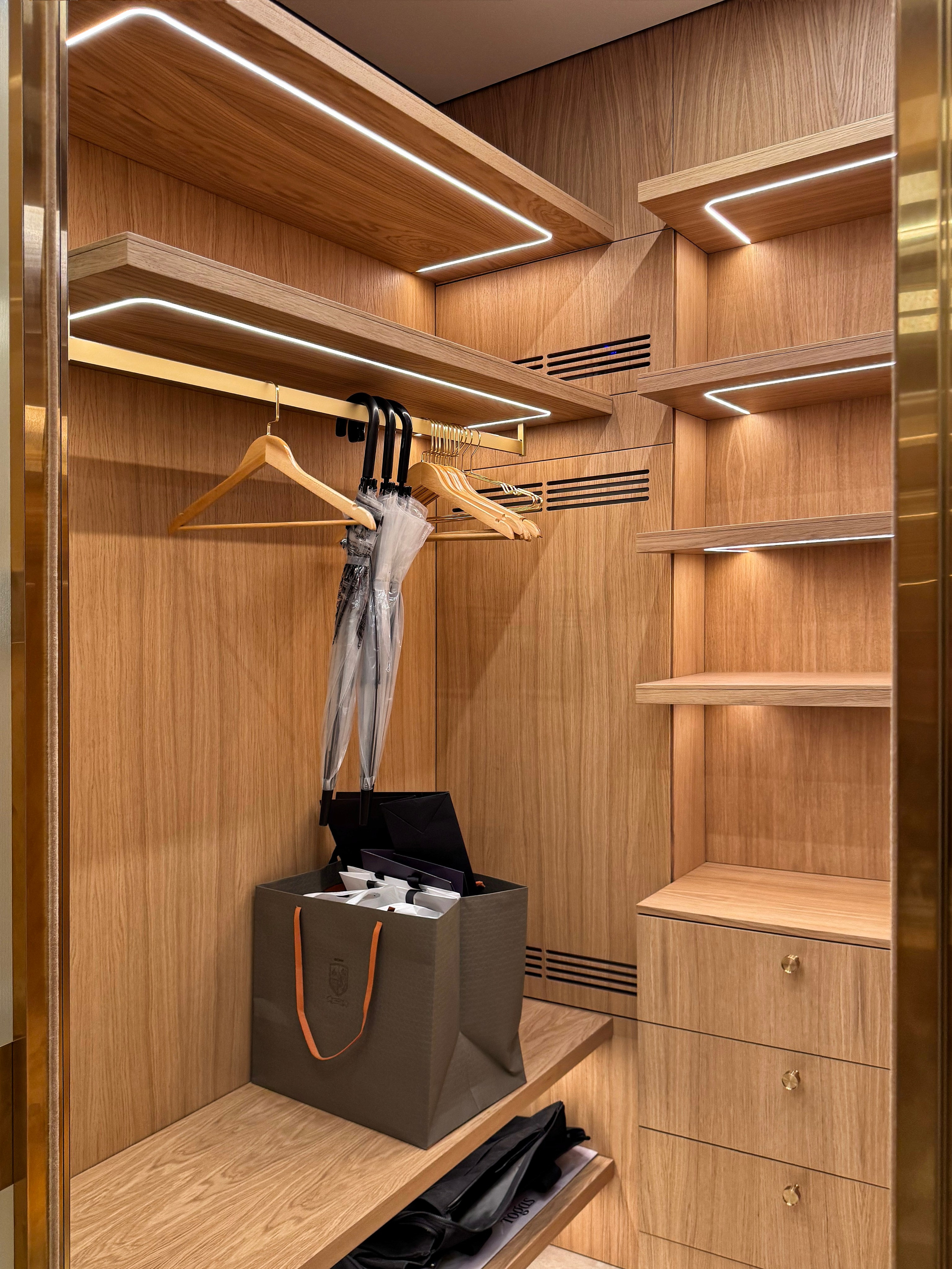 Гардероб. DRVO — мебельное производство полного цикла